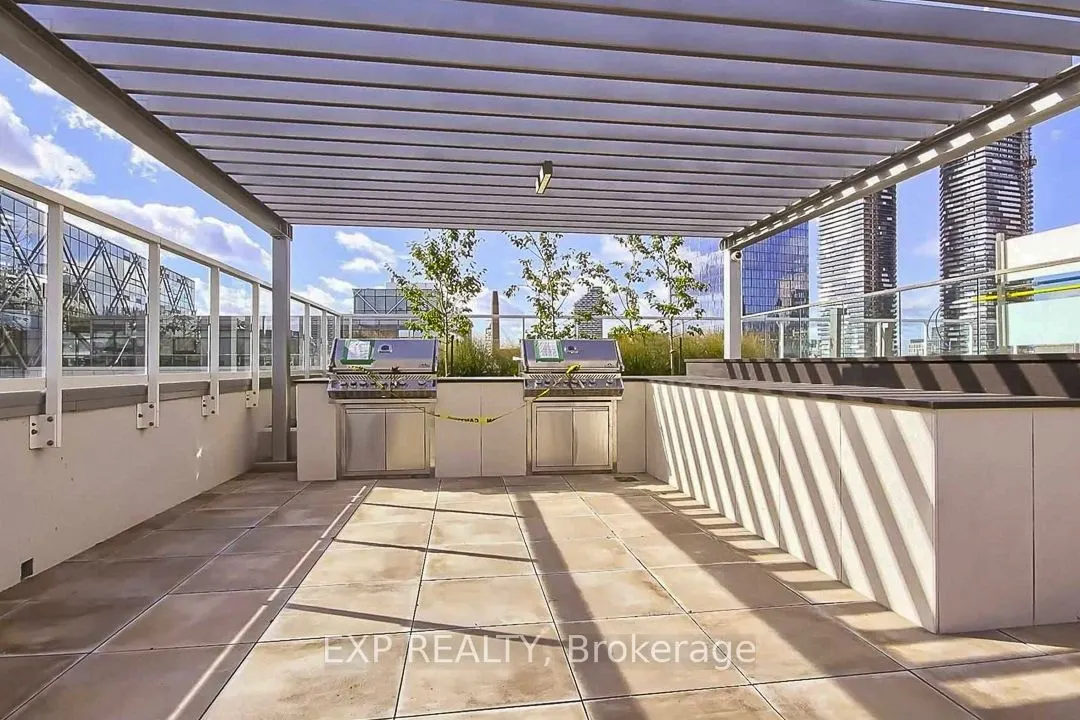 15 Queens Quay E Quay, #810