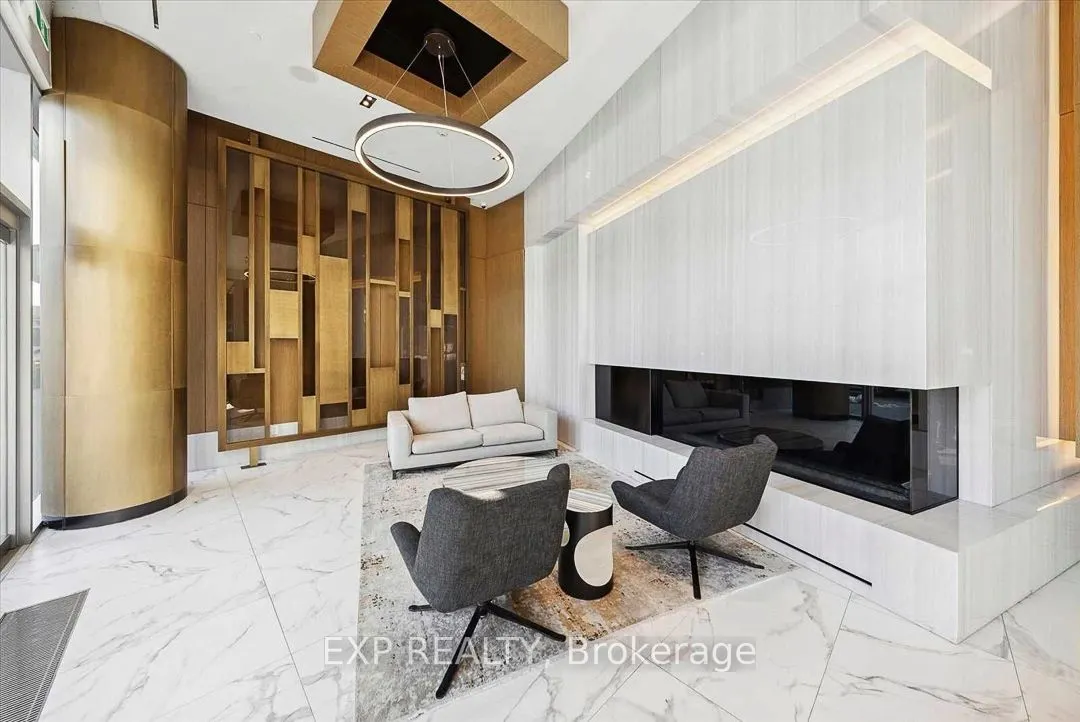 15 Queens Quay E Quay, #810