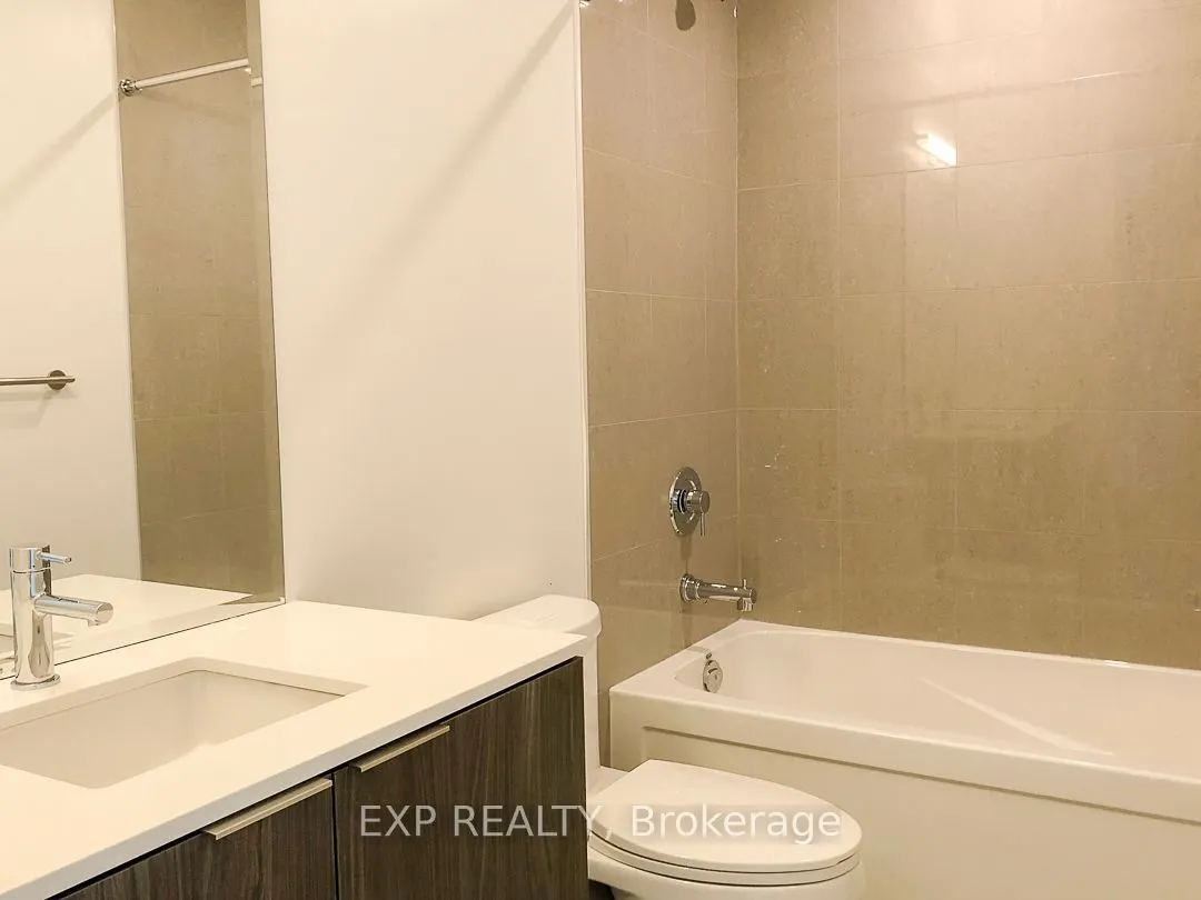15 Queens Quay E Quay, #810