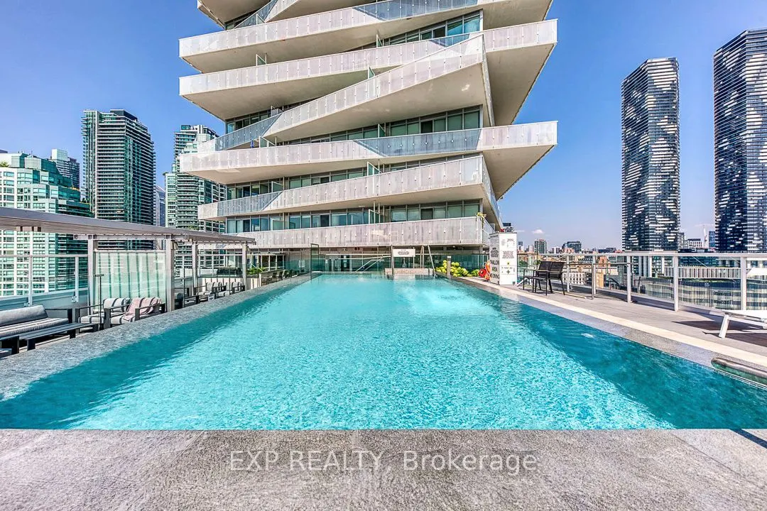 15 Queens Quay E Quay, #810
