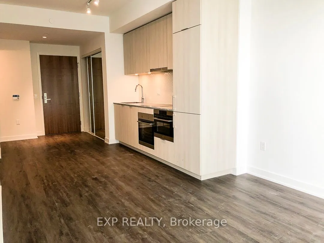 15 Queens Quay E Quay, #810