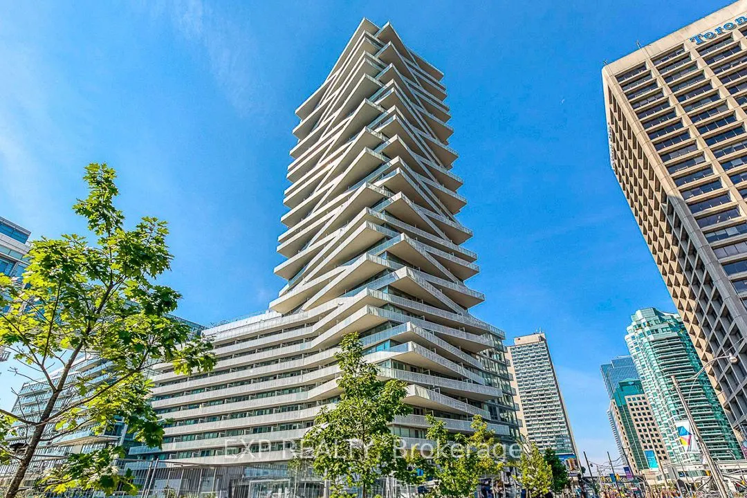 15 Queens Quay E Quay, #810