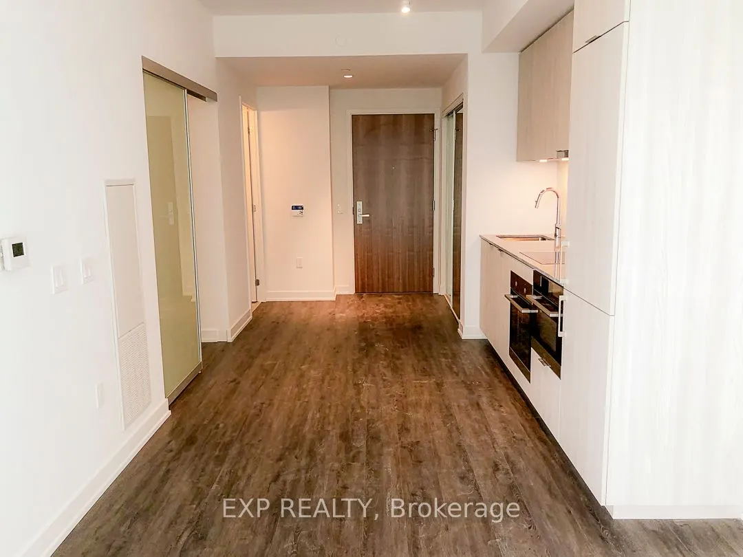 15 Queens Quay E Quay, #810
