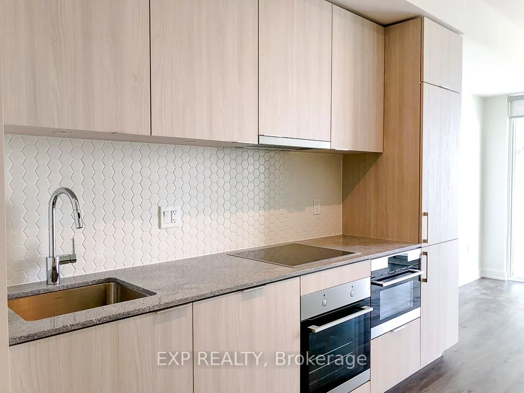15 Queens Quay E Quay, #810