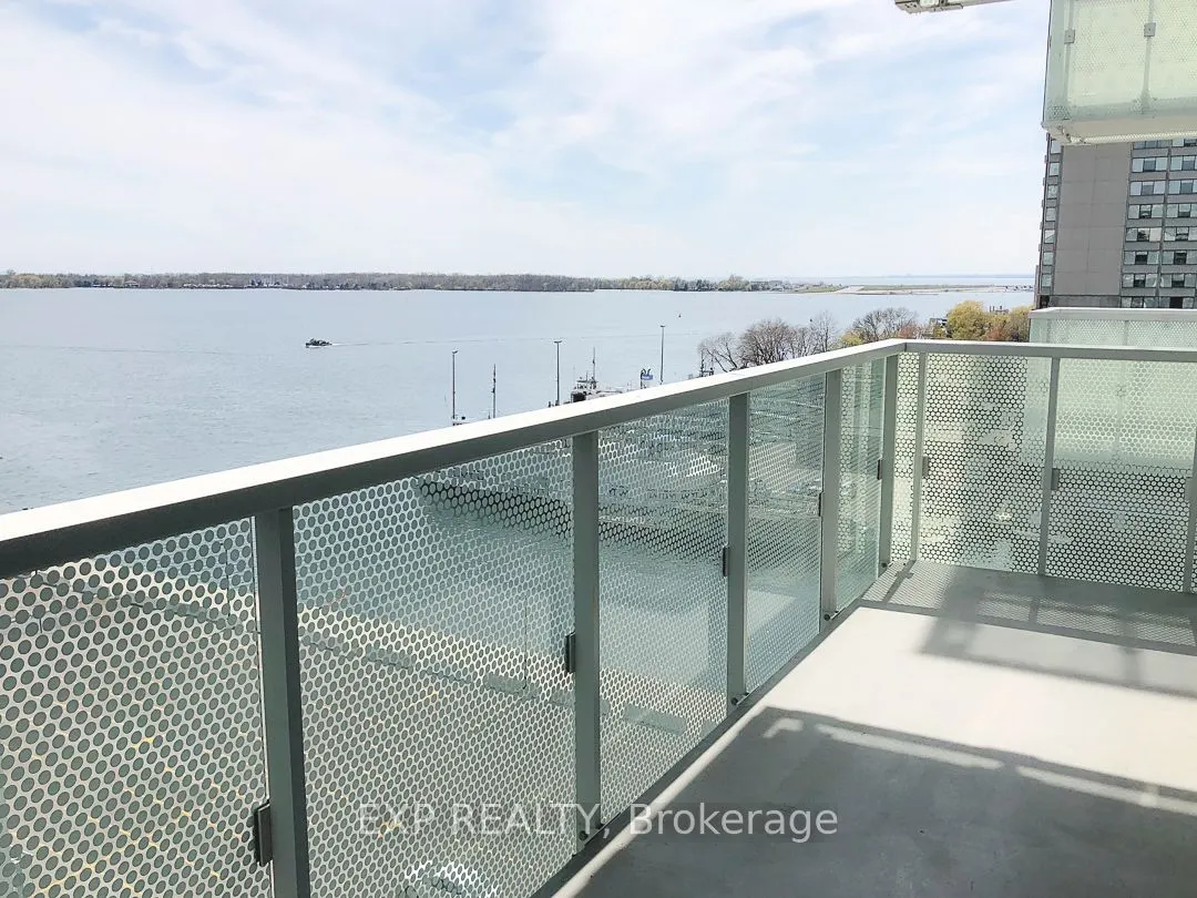 15 Queens Quay E Quay, #810