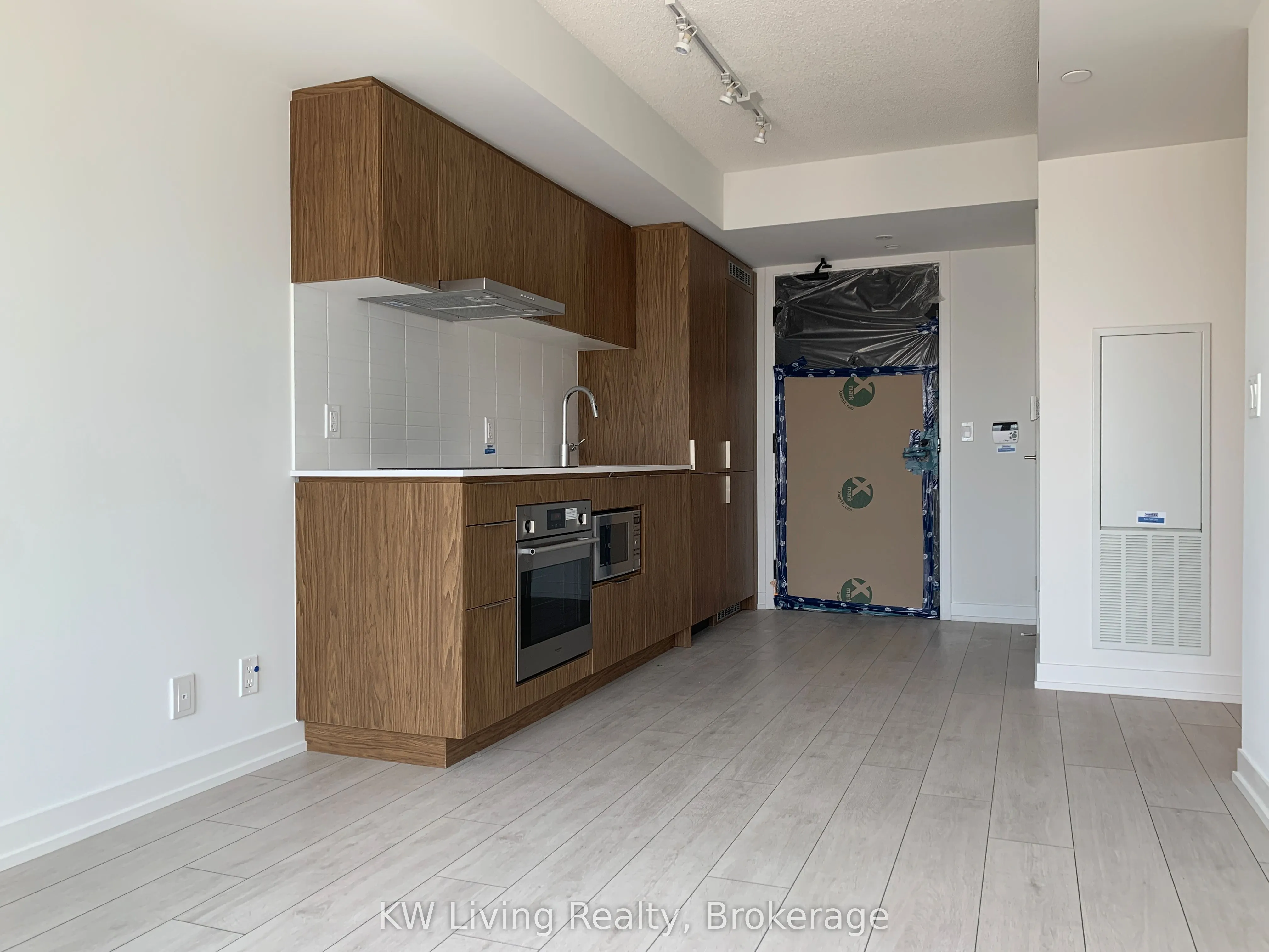 60 Shuter Street, #2310