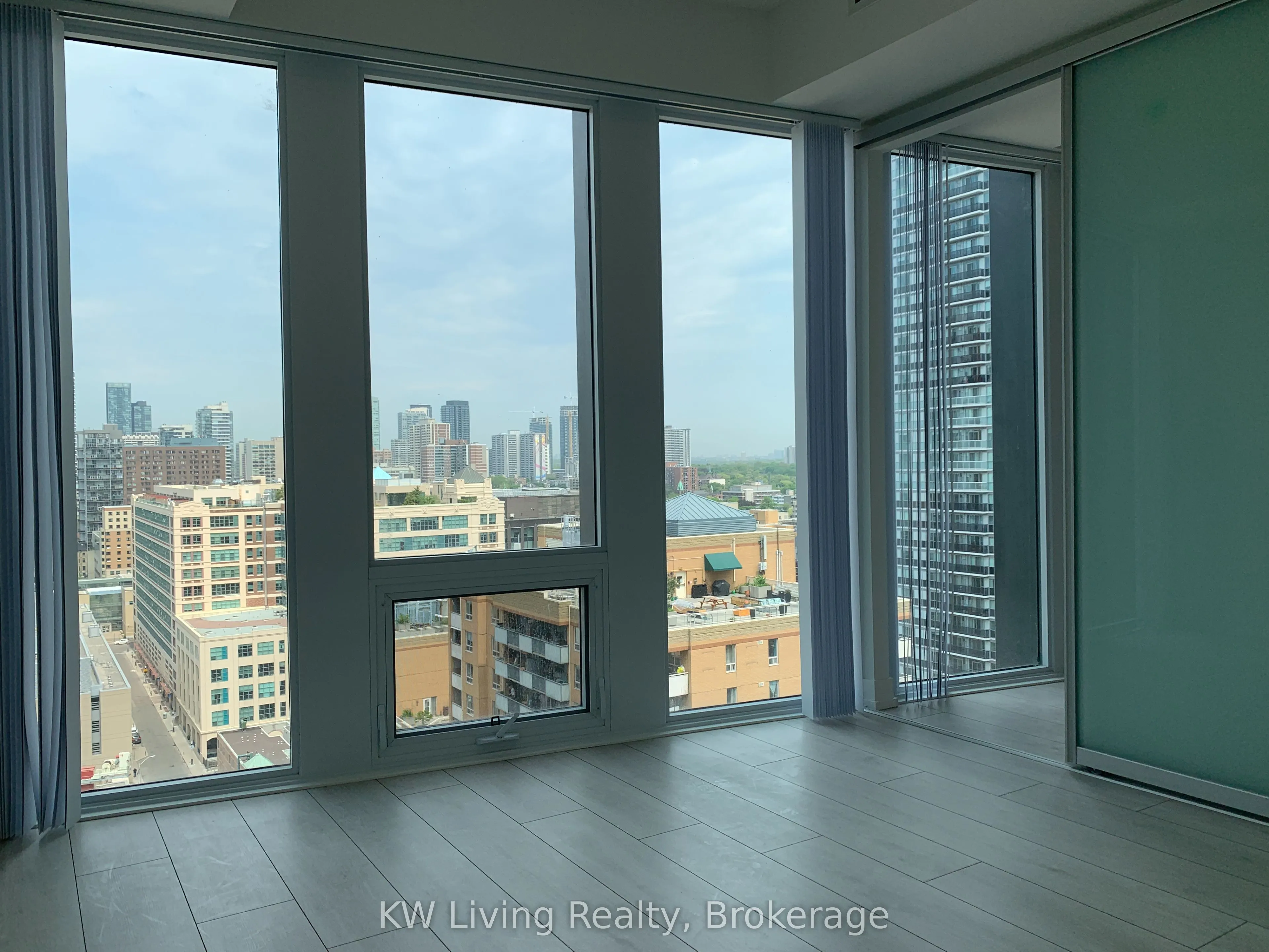 60 Shuter Street, #2310
