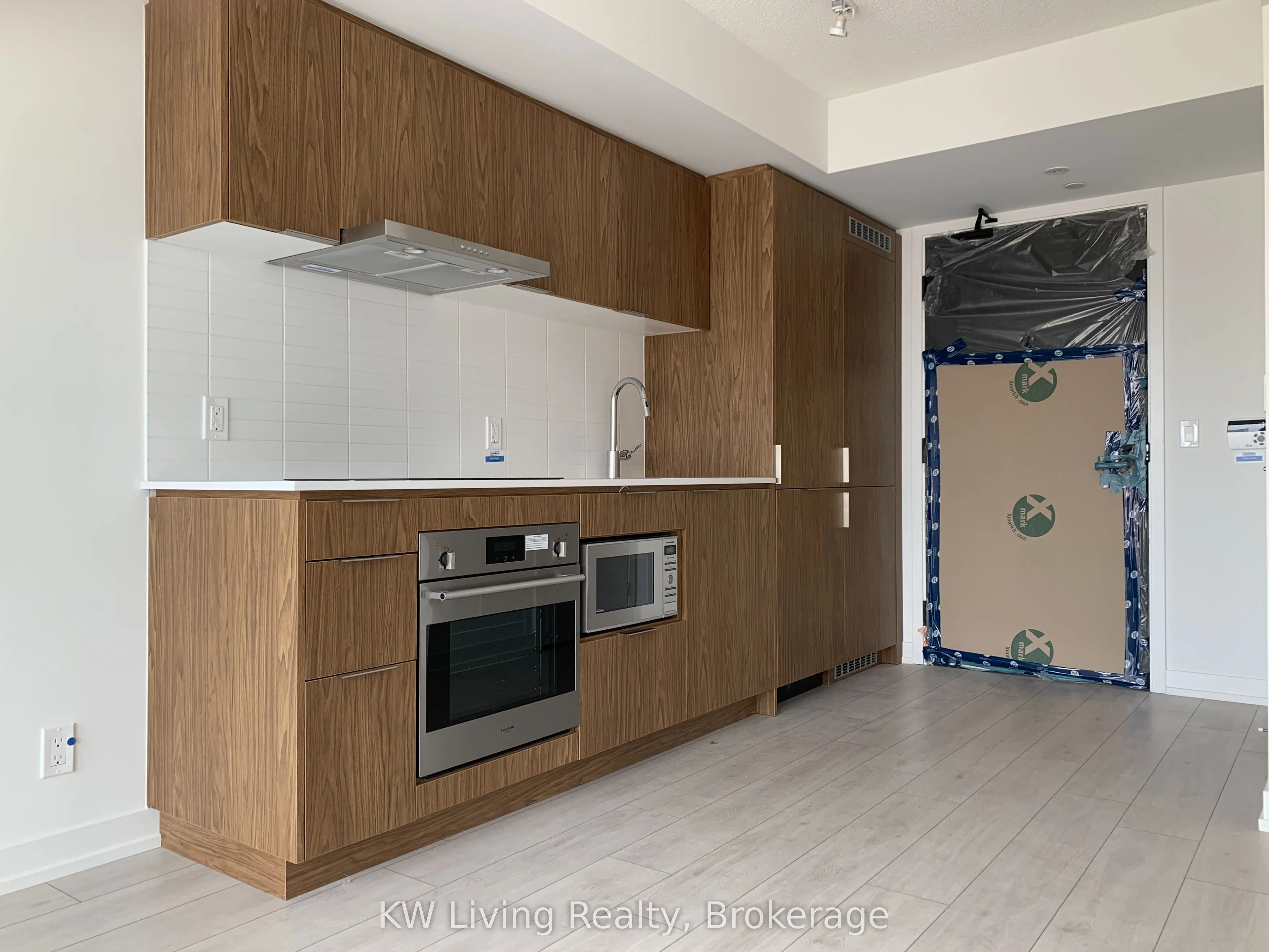 60 Shuter Street, #2310