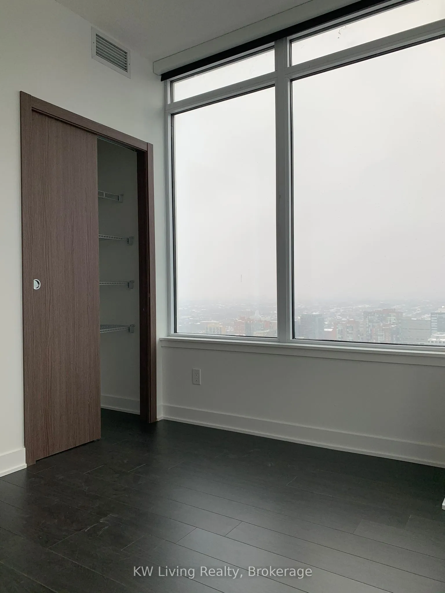 19 Bathurst Street, #3706