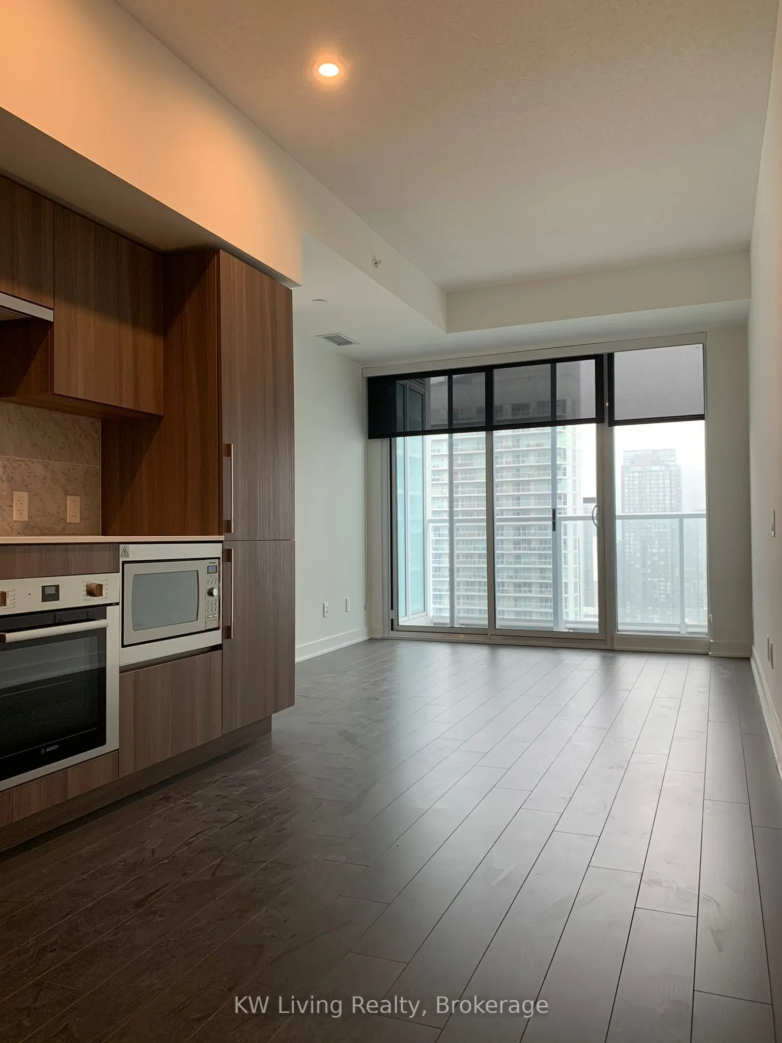 19 Bathurst Street, #3706