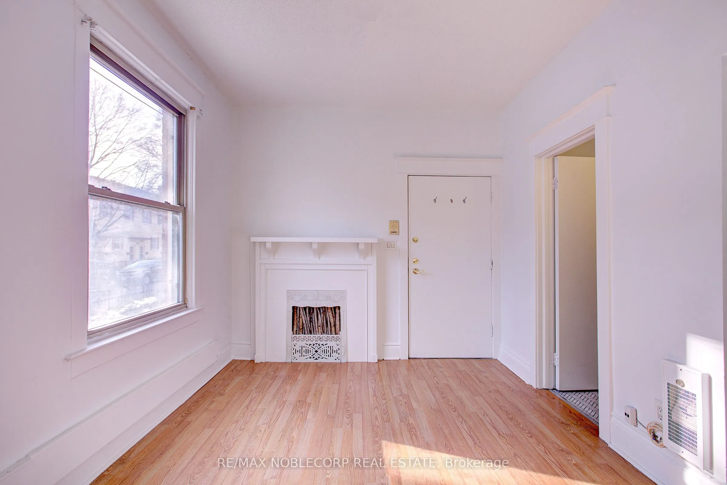 34 Winchester Street, #1