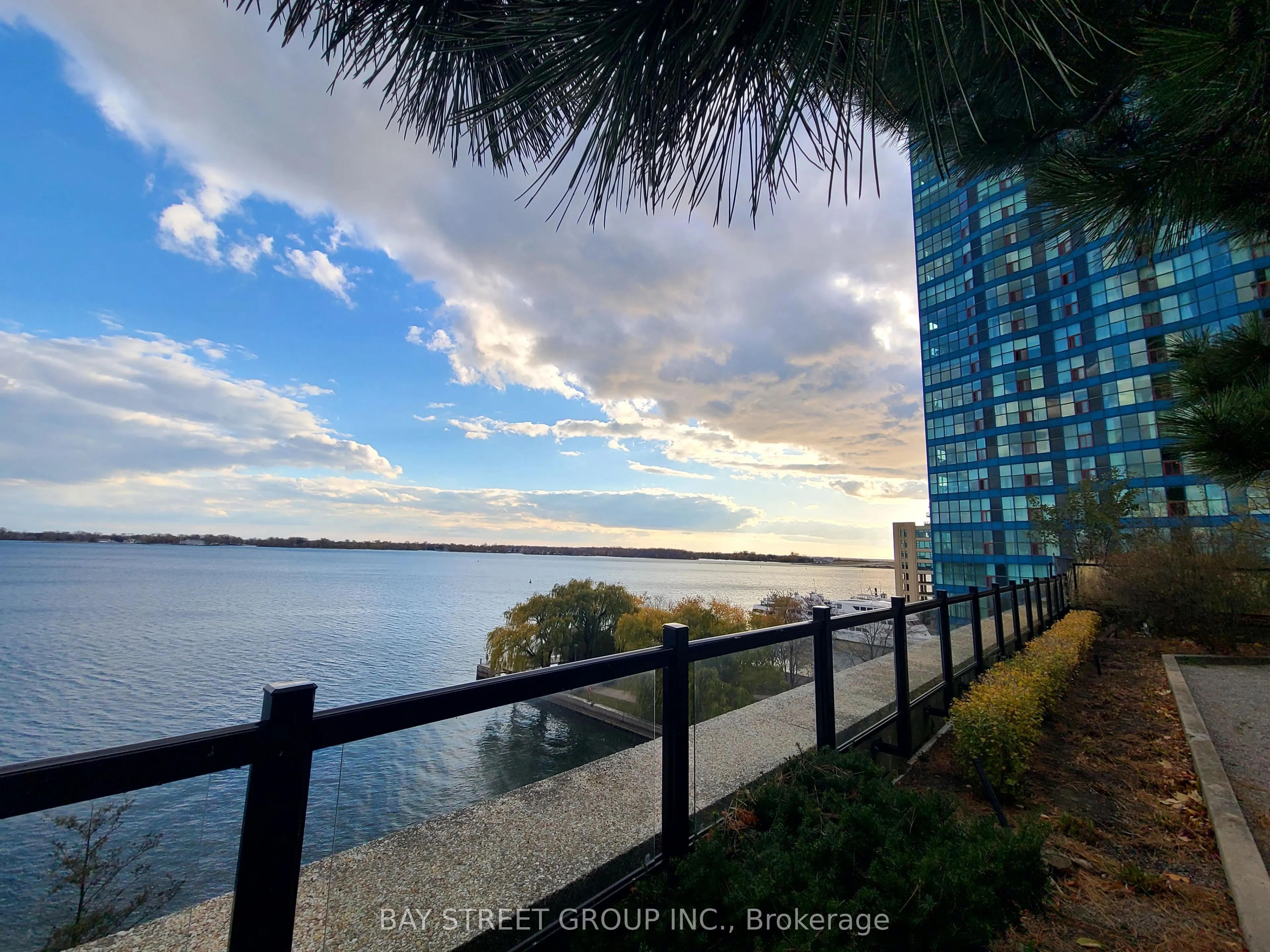 65 Harbour Square, #1305