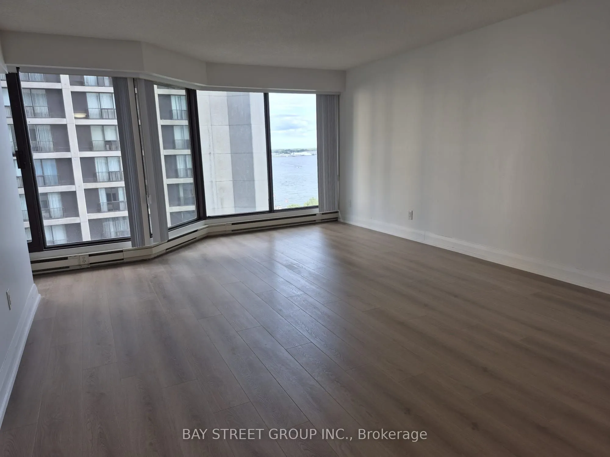 65 Harbour Square, #1305