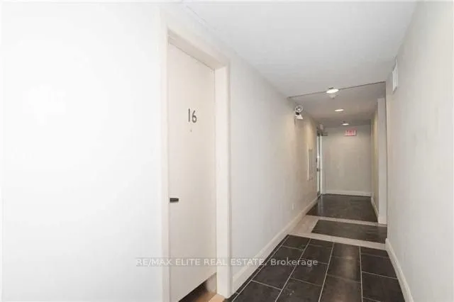 1636 Dundas Street W, #U16