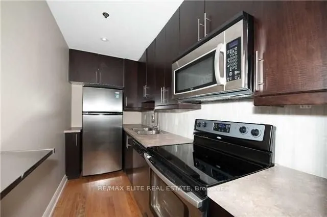 1636 Dundas Street W, #U16