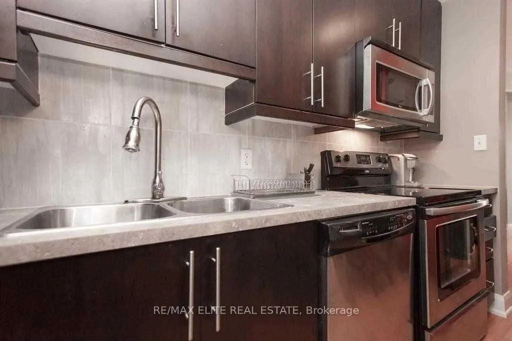 1636 Dundas Street W, #U16