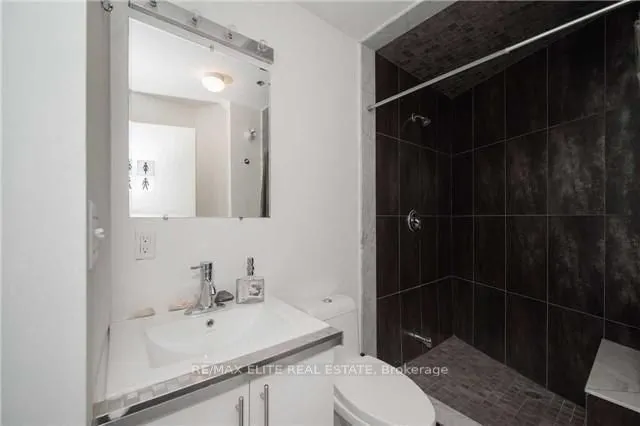 1636 Dundas Street W, #U16