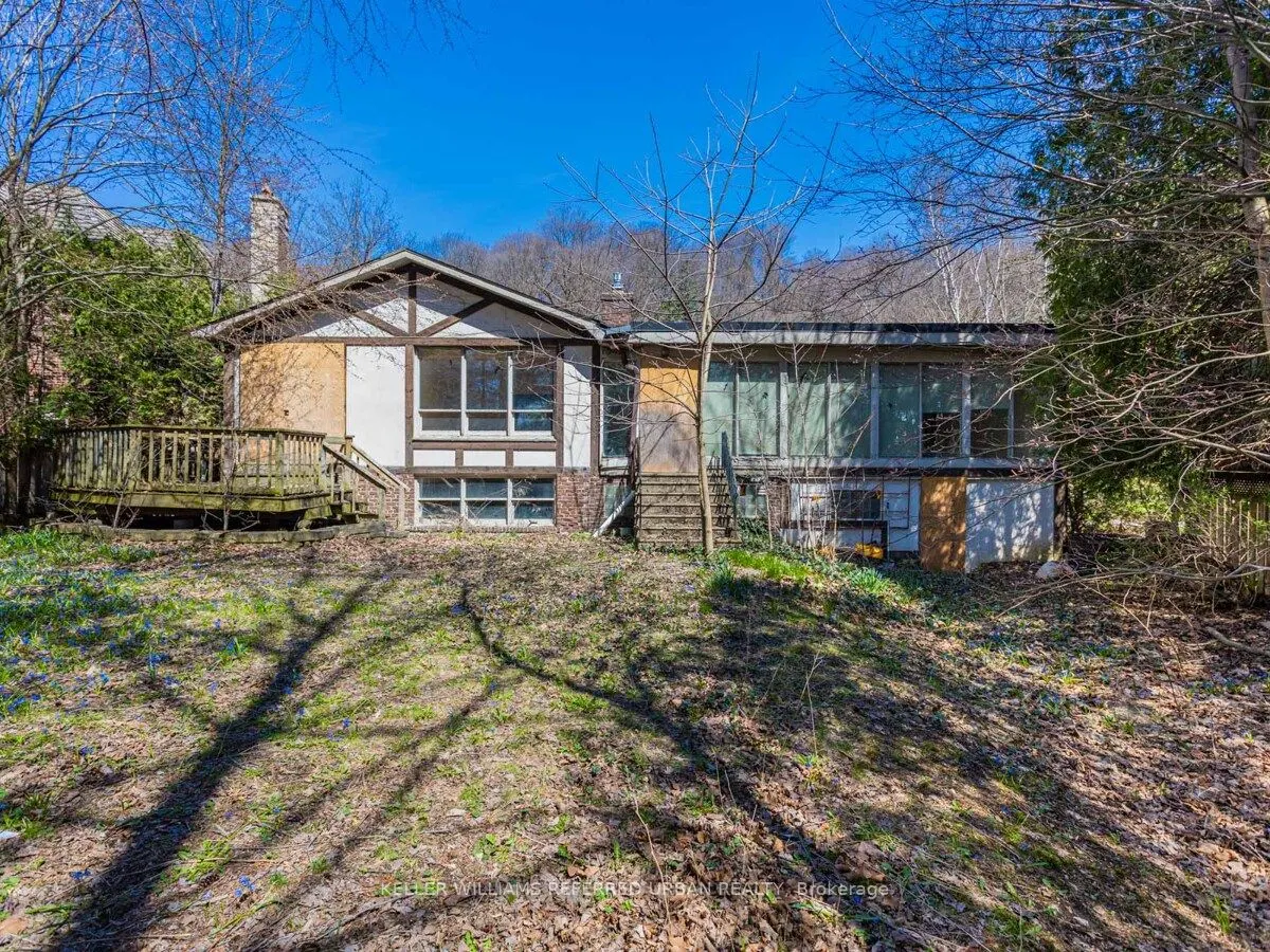 15 York Valley Crescent