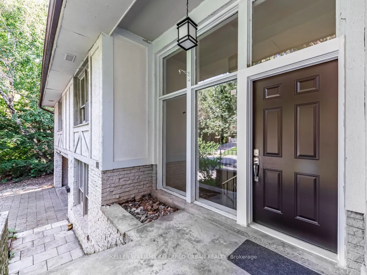 15 York Valley Crescent