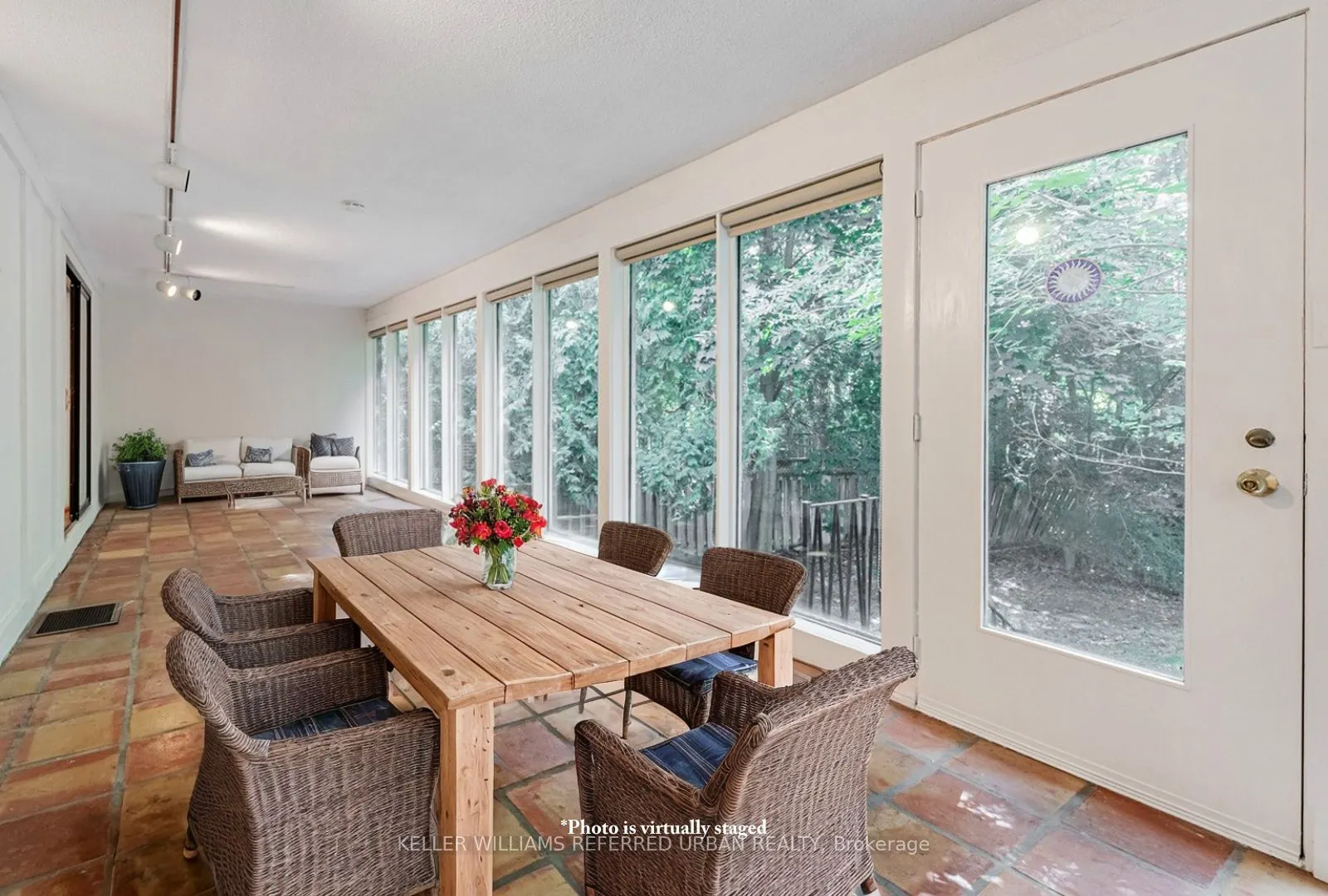 15 York Valley Crescent