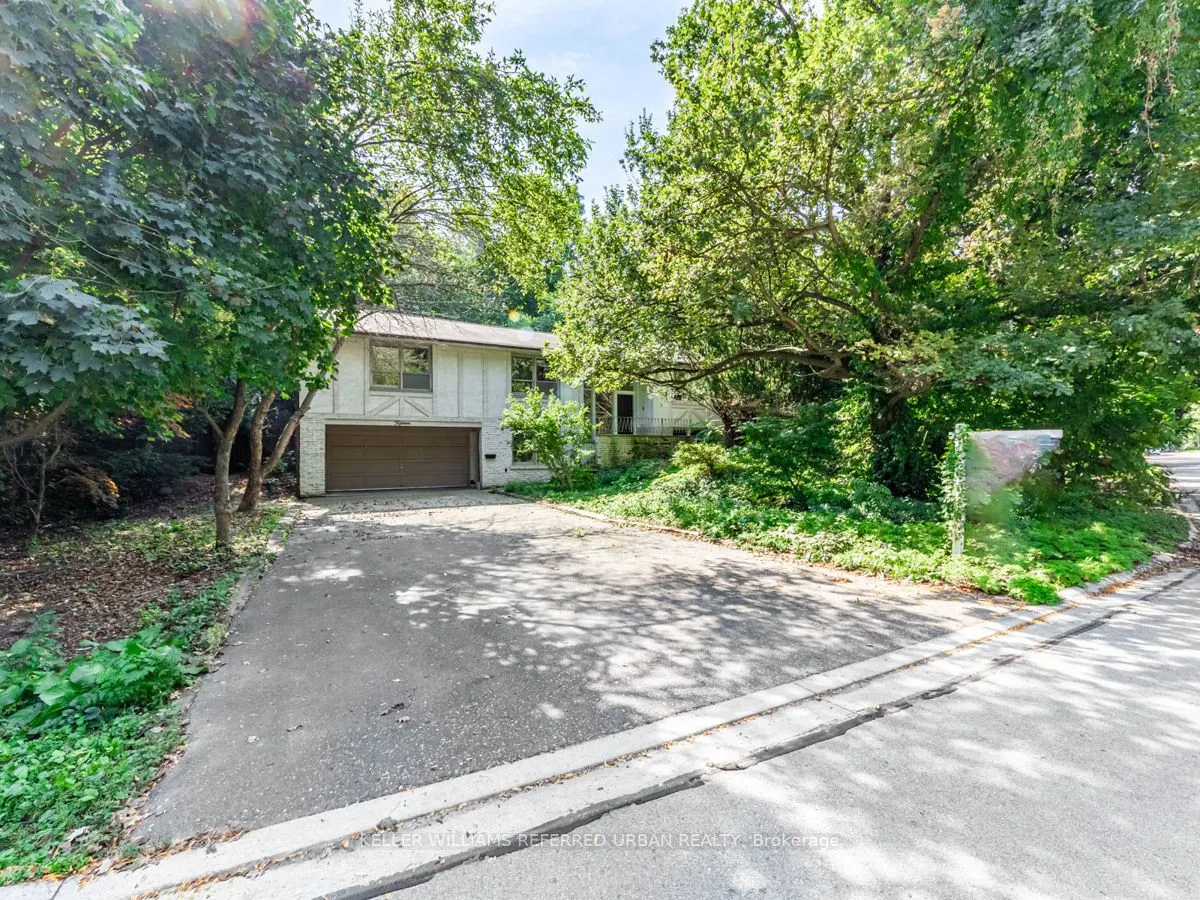 15 York Valley Crescent