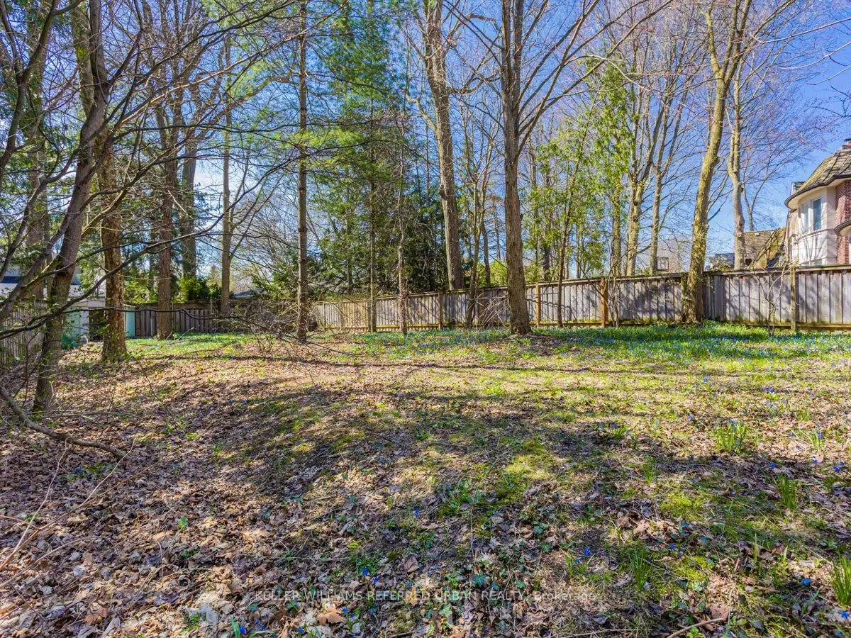 15 York Valley Crescent