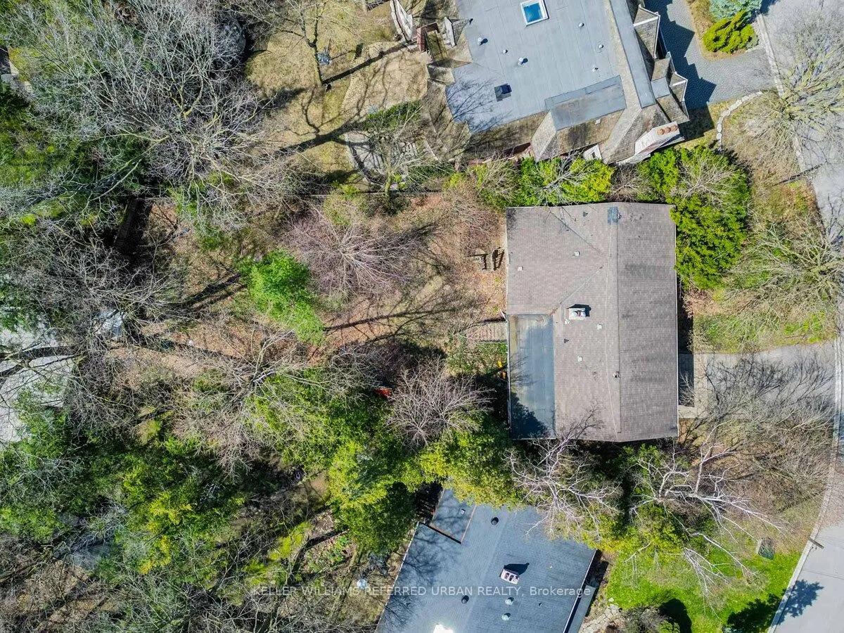 15 York Valley Crescent