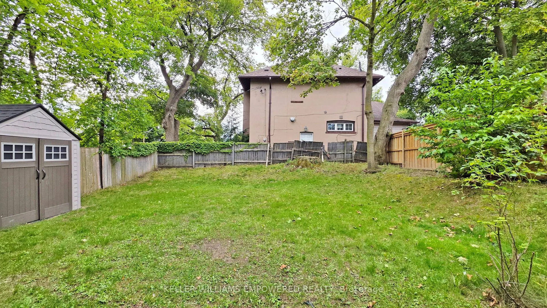 107 Lawrence Crescent