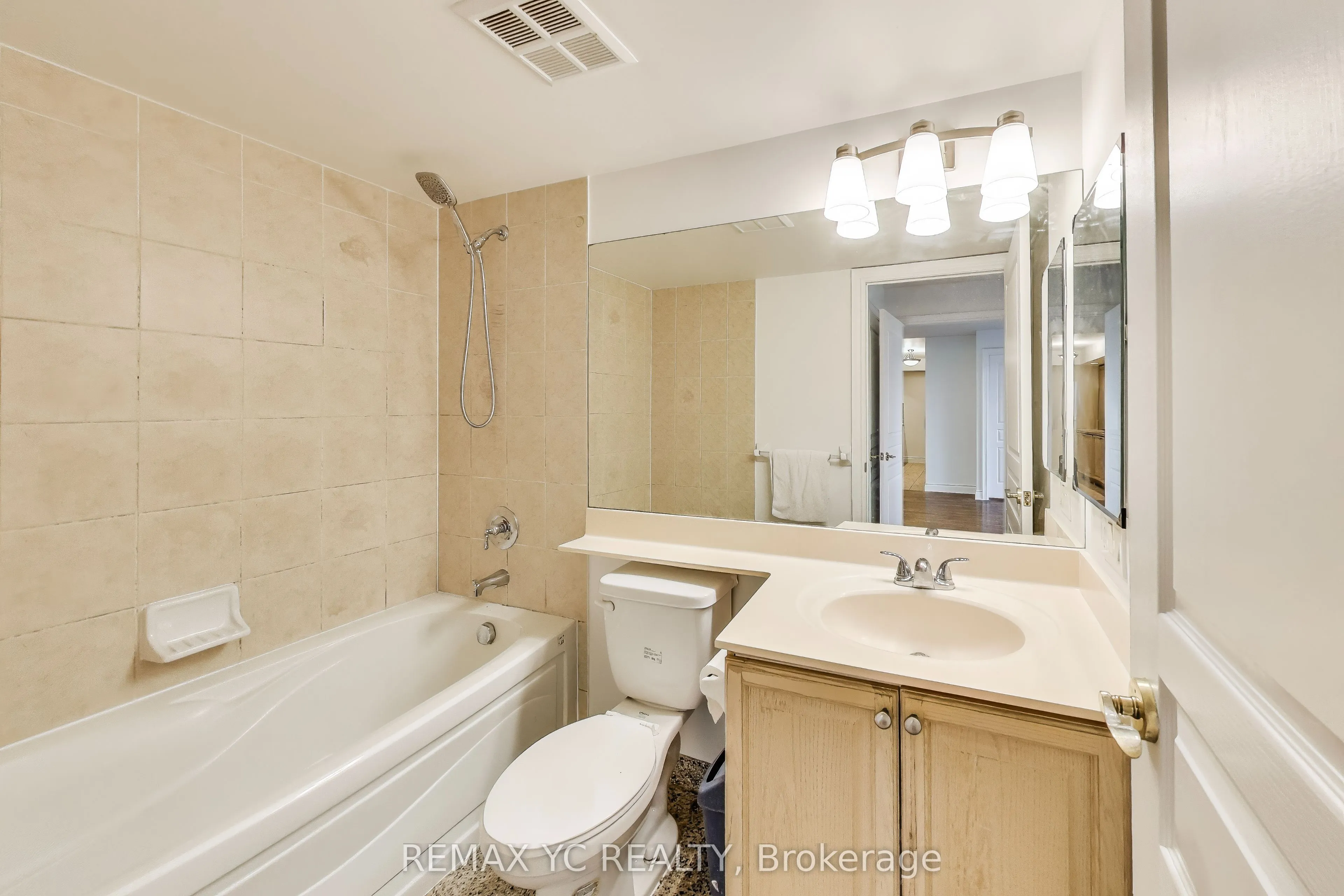 10 Northtown Way, #2001