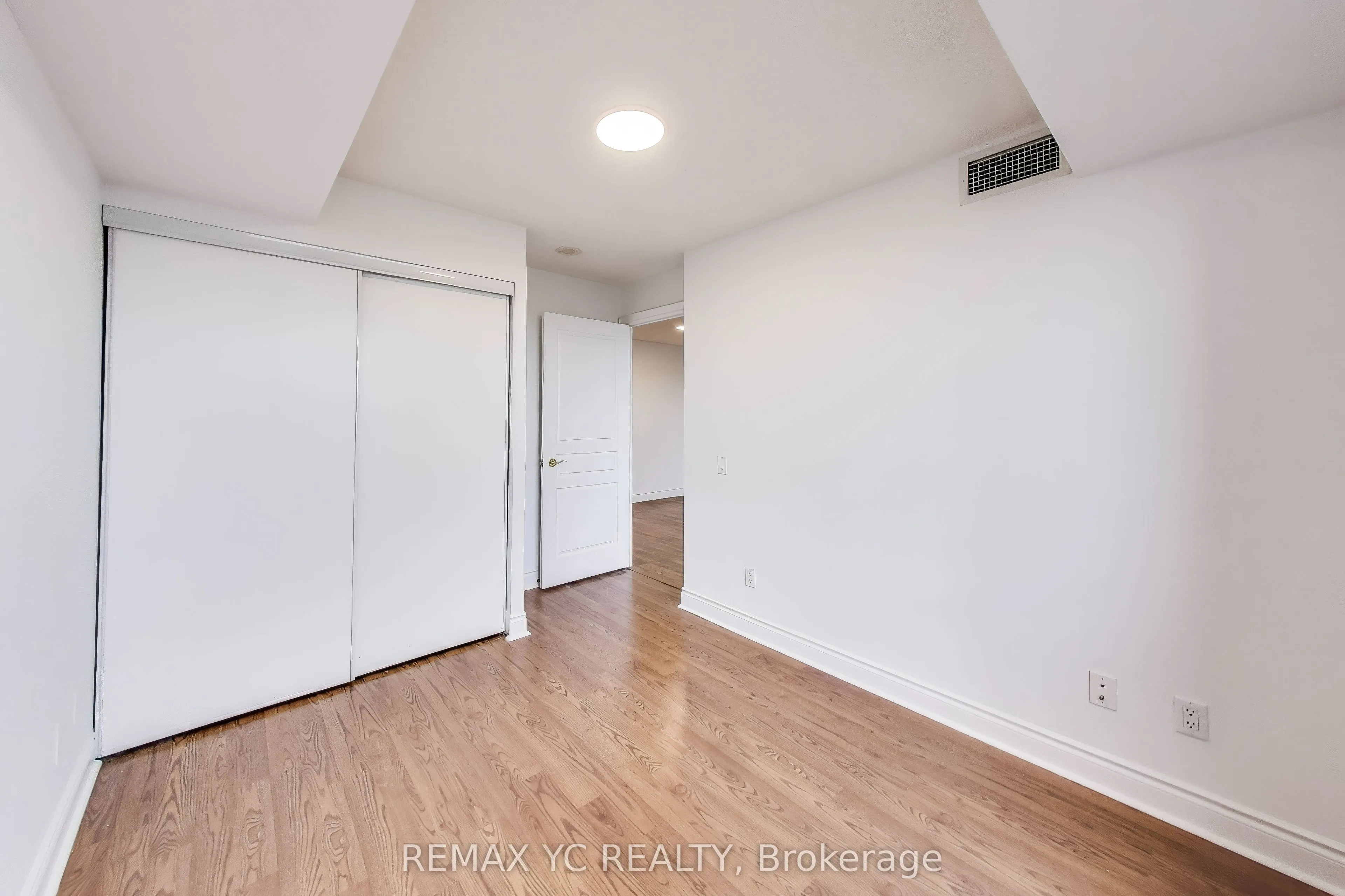 10 Northtown Way, #2001