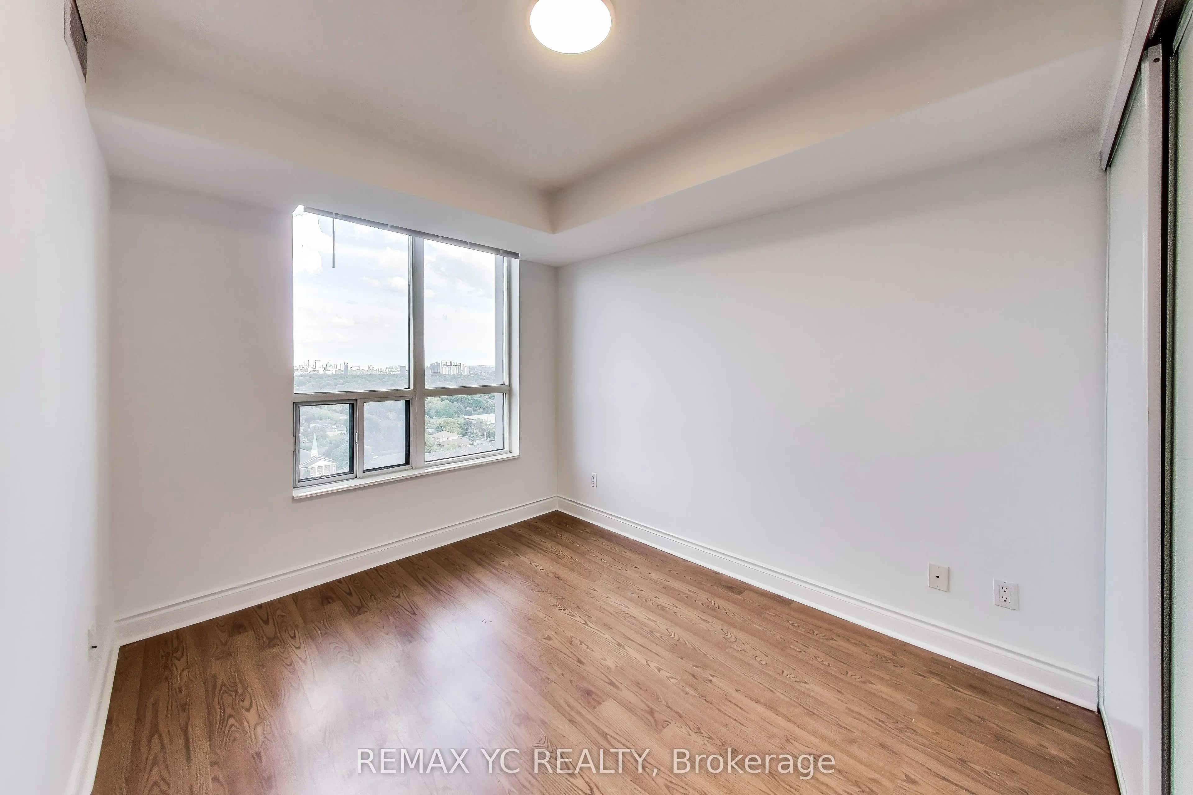 10 Northtown Way, #2001