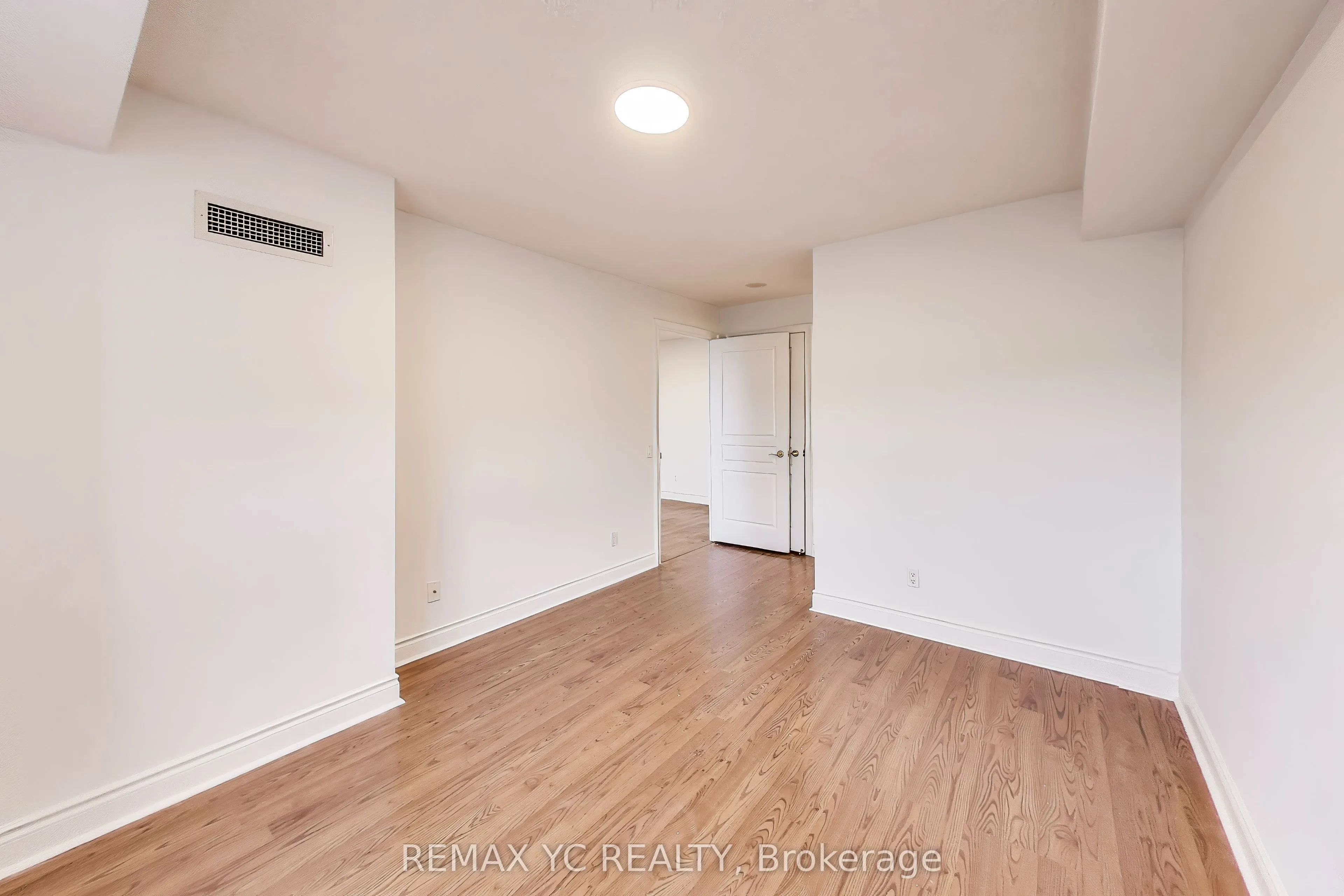 10 Northtown Way, #2001