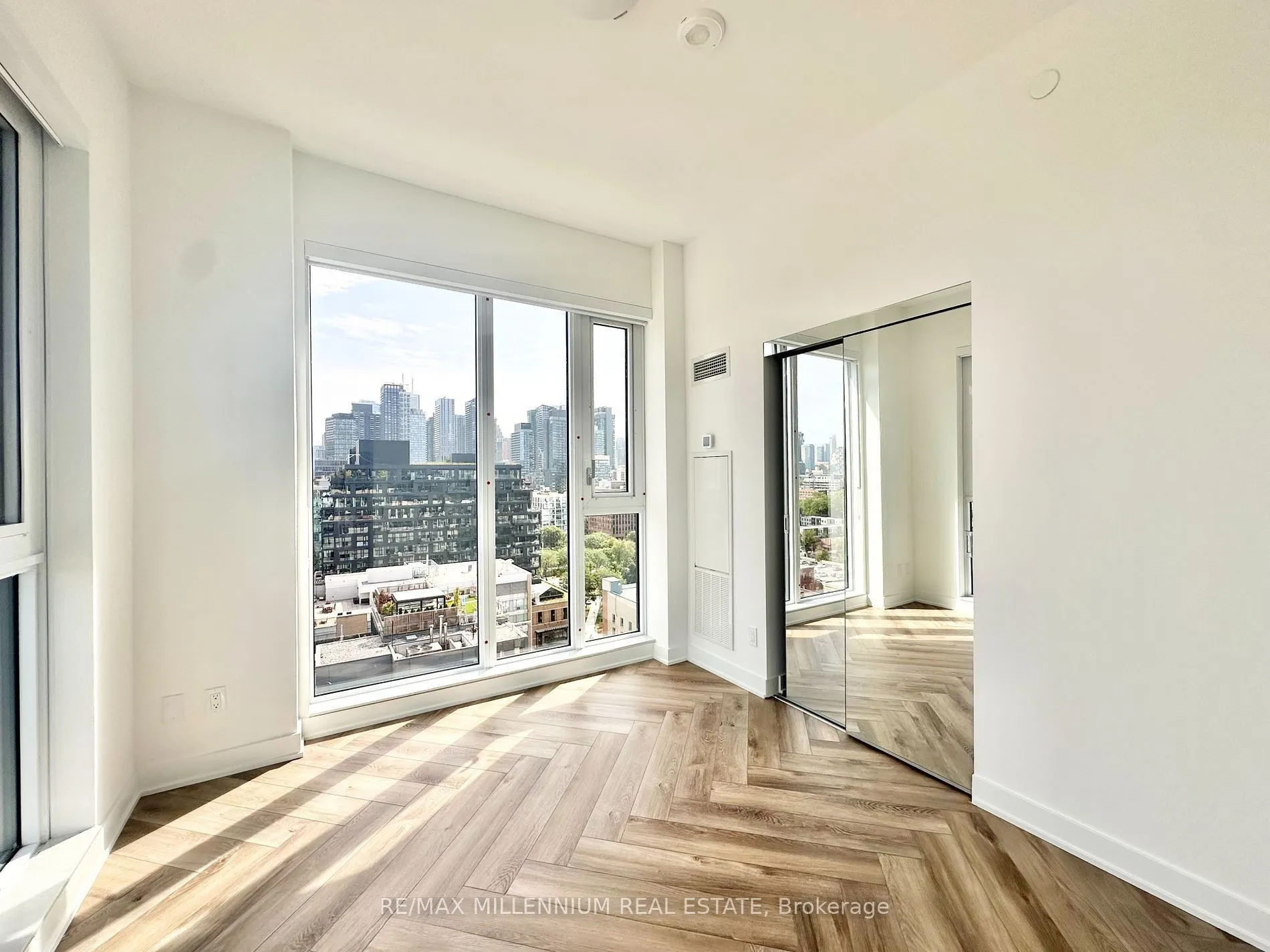 543 Richmond Street, #PH04