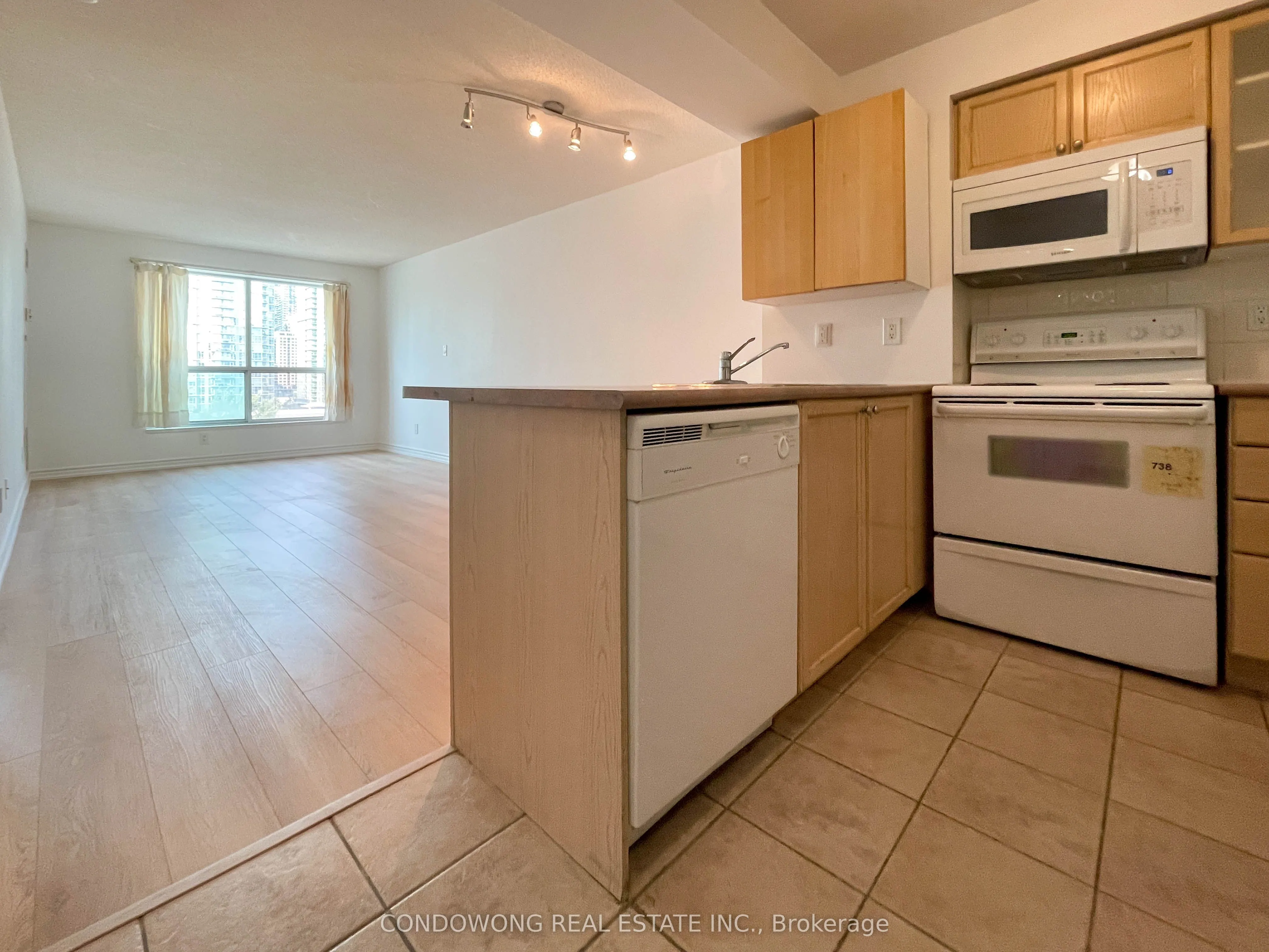 410 Queens Quay W, #907