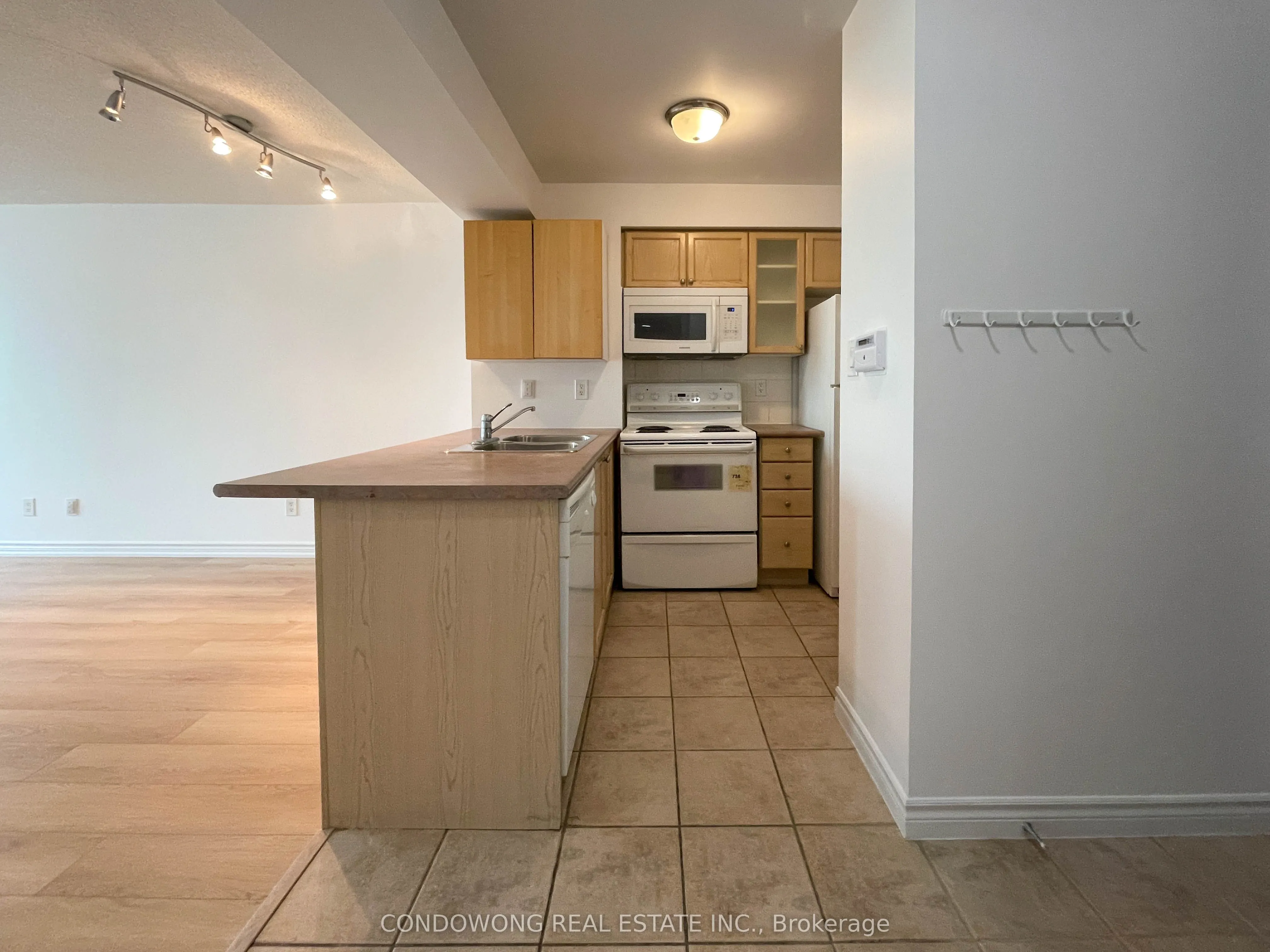 410 Queens Quay W, #907
