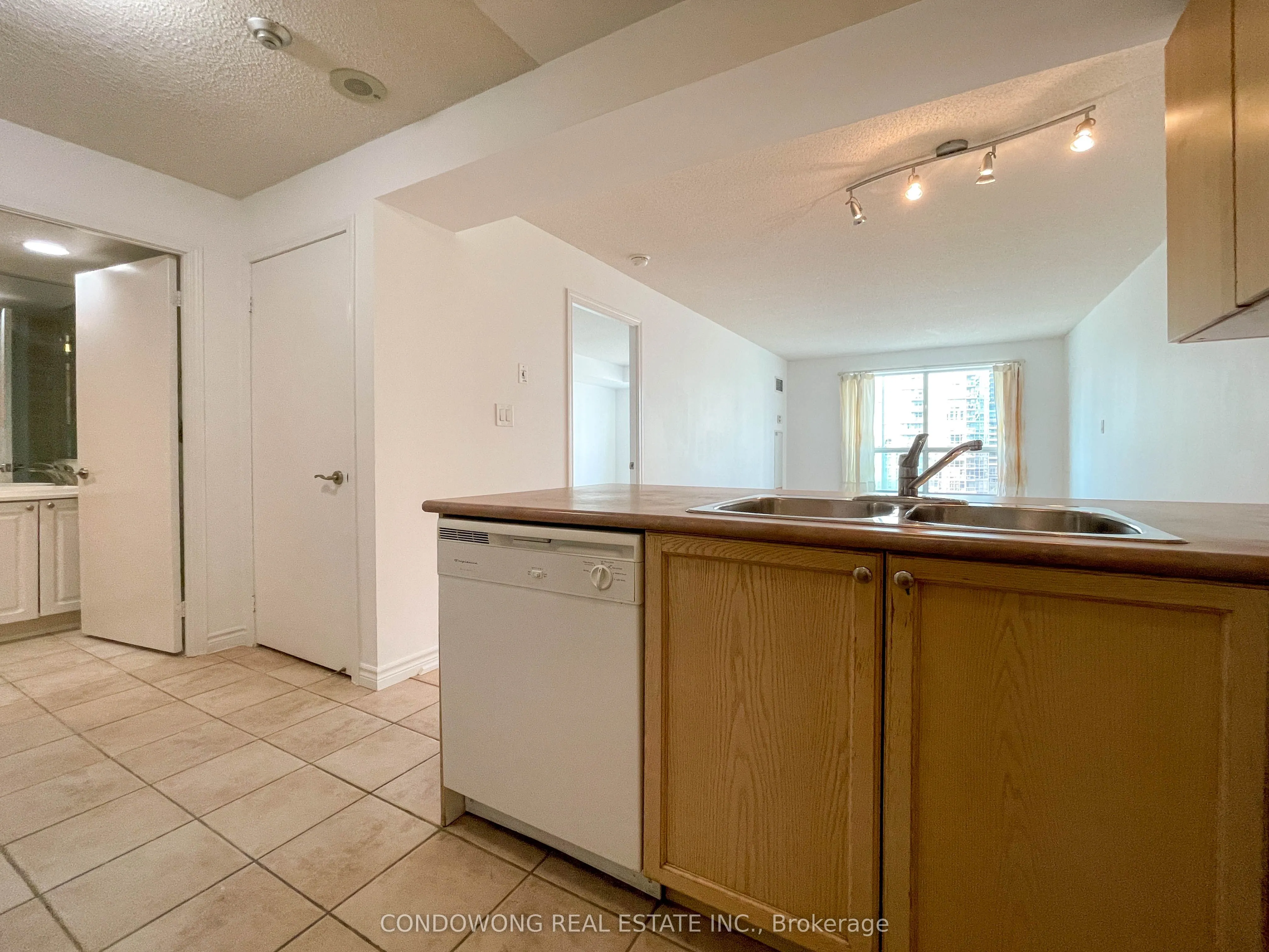 410 Queens Quay W, #907