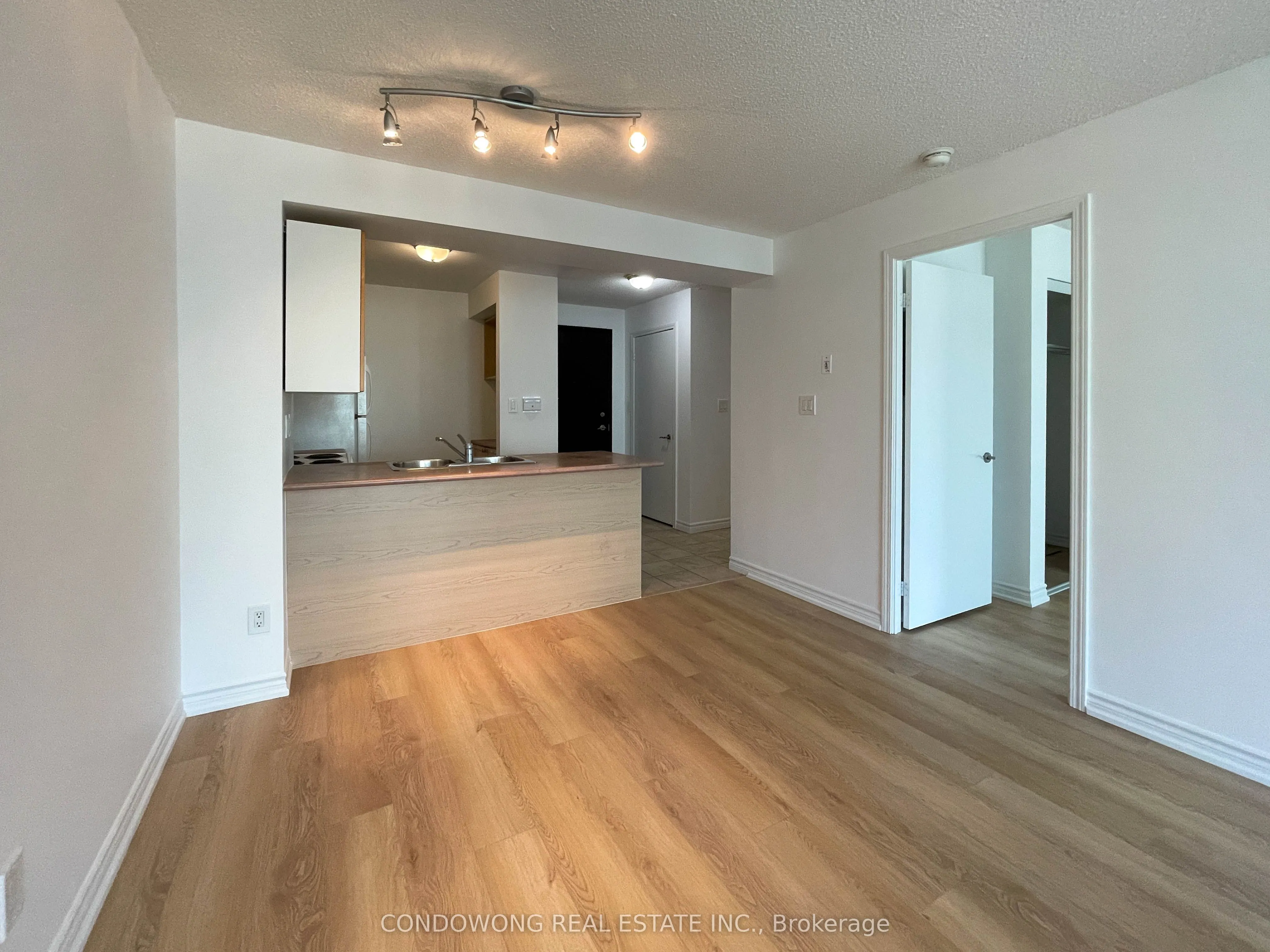 410 Queens Quay W, #907