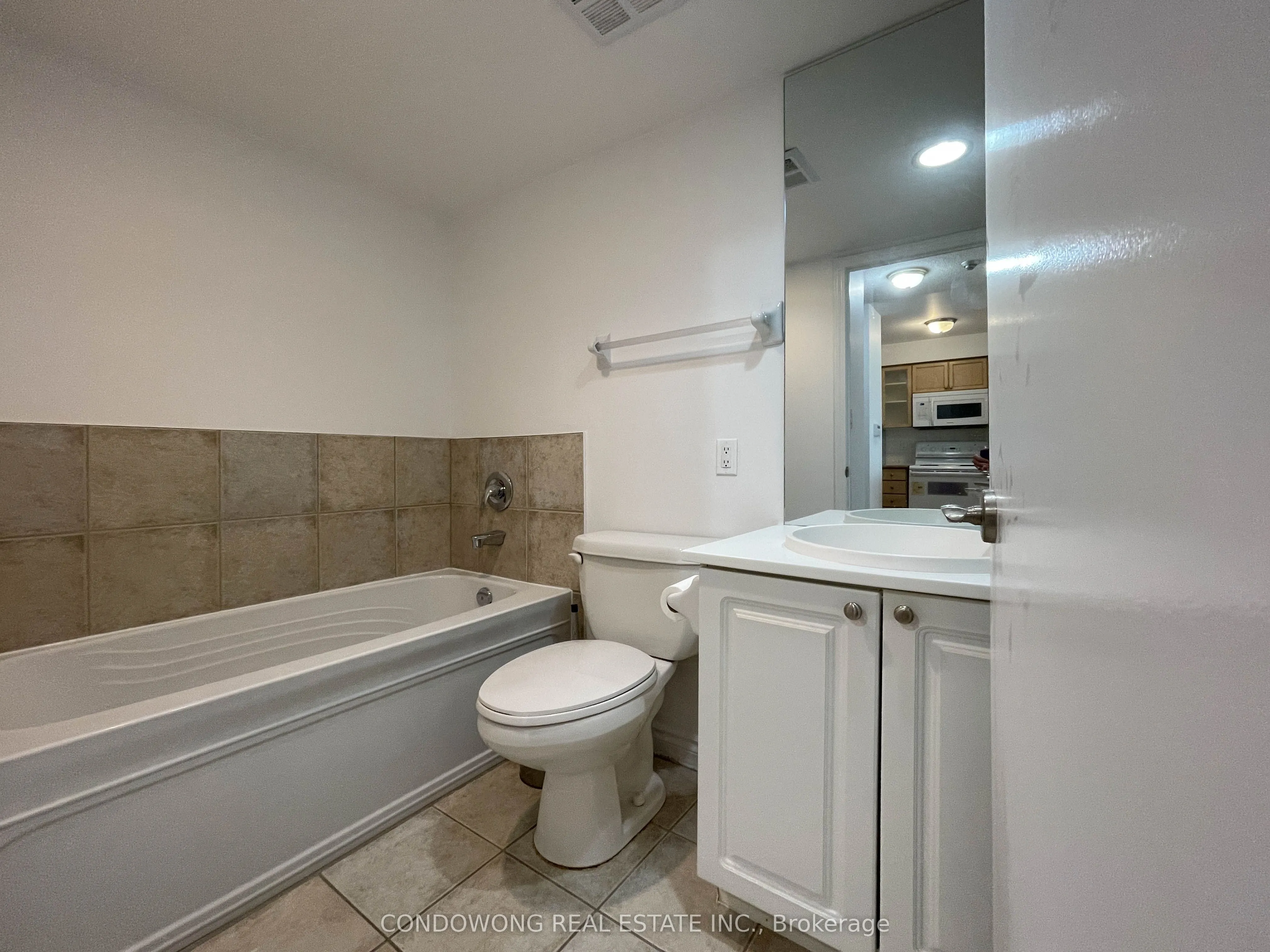 410 Queens Quay W, #907