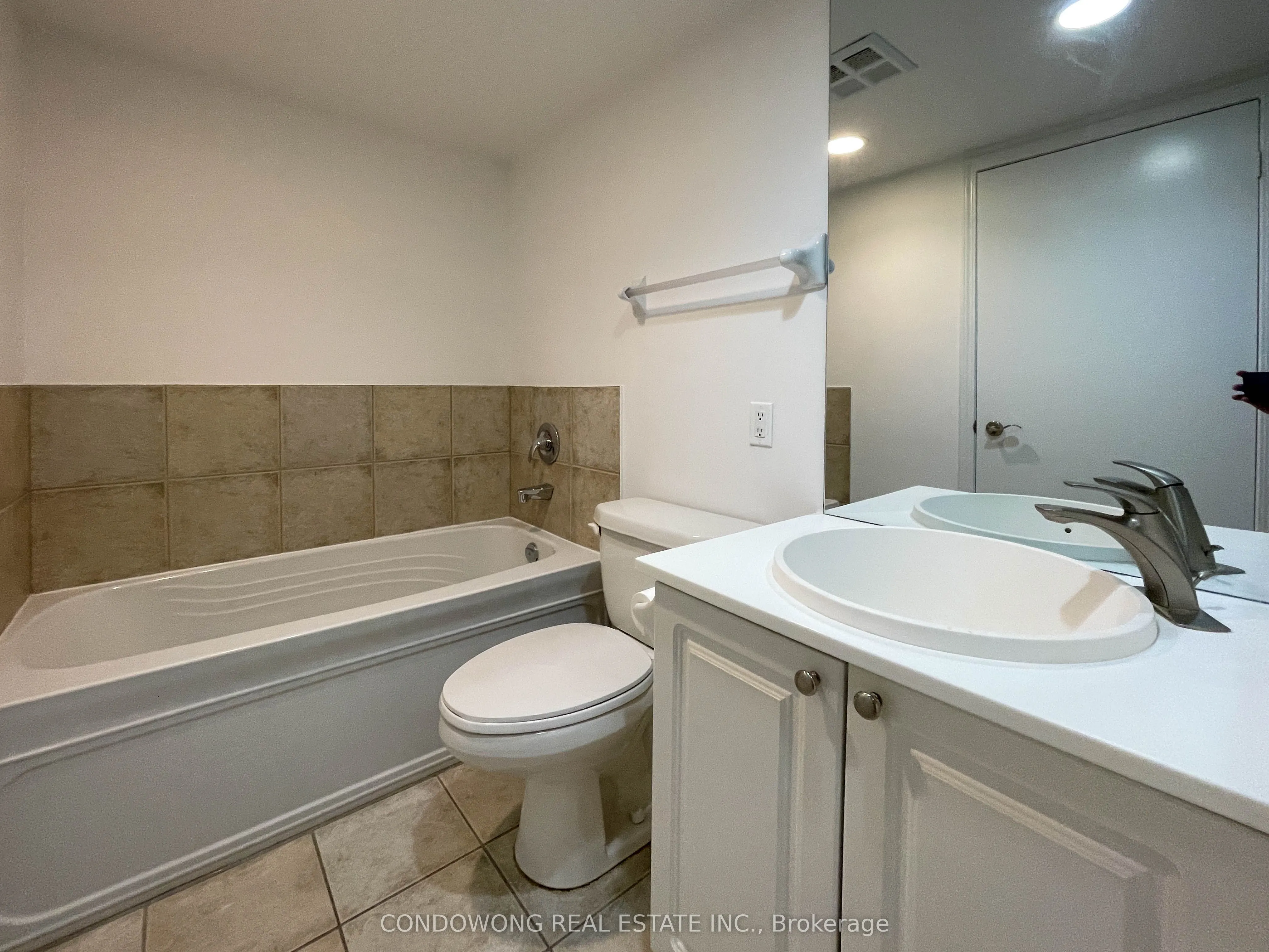 410 Queens Quay W, #907