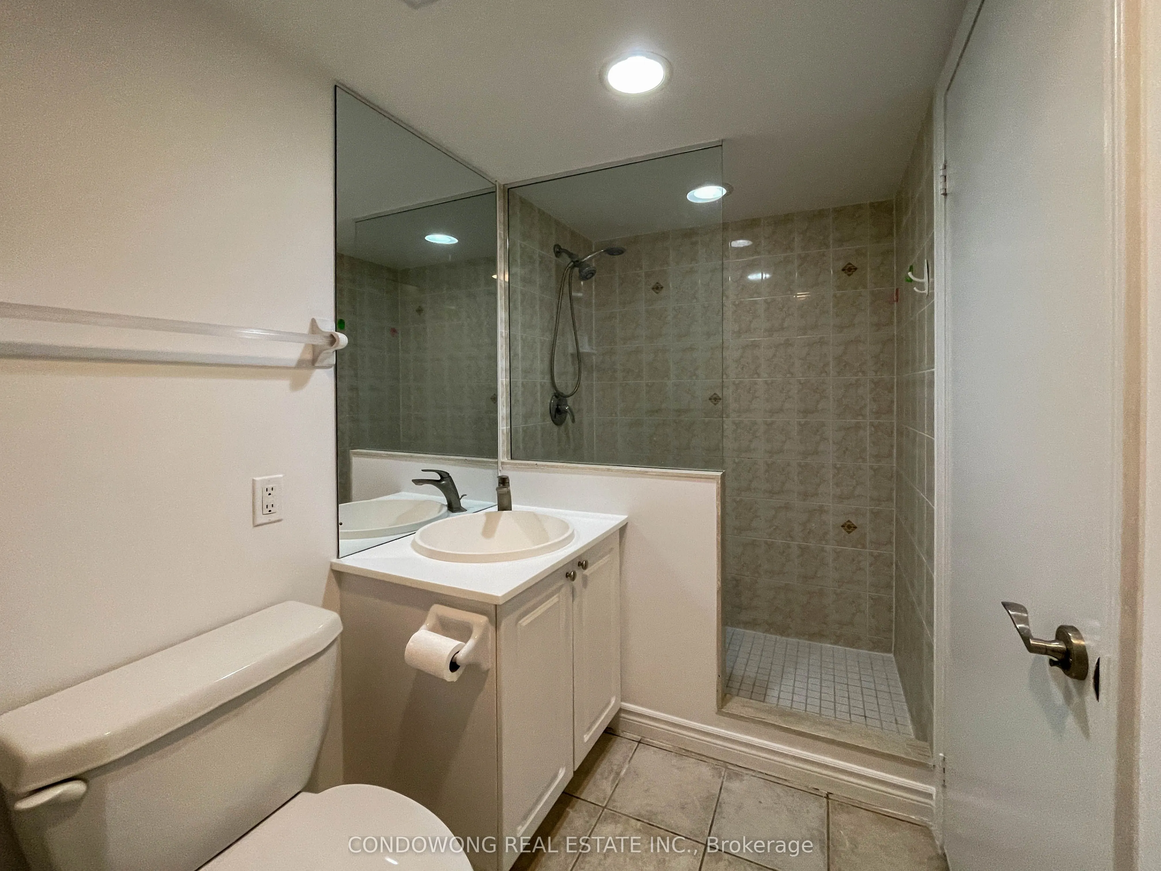 410 Queens Quay W, #907