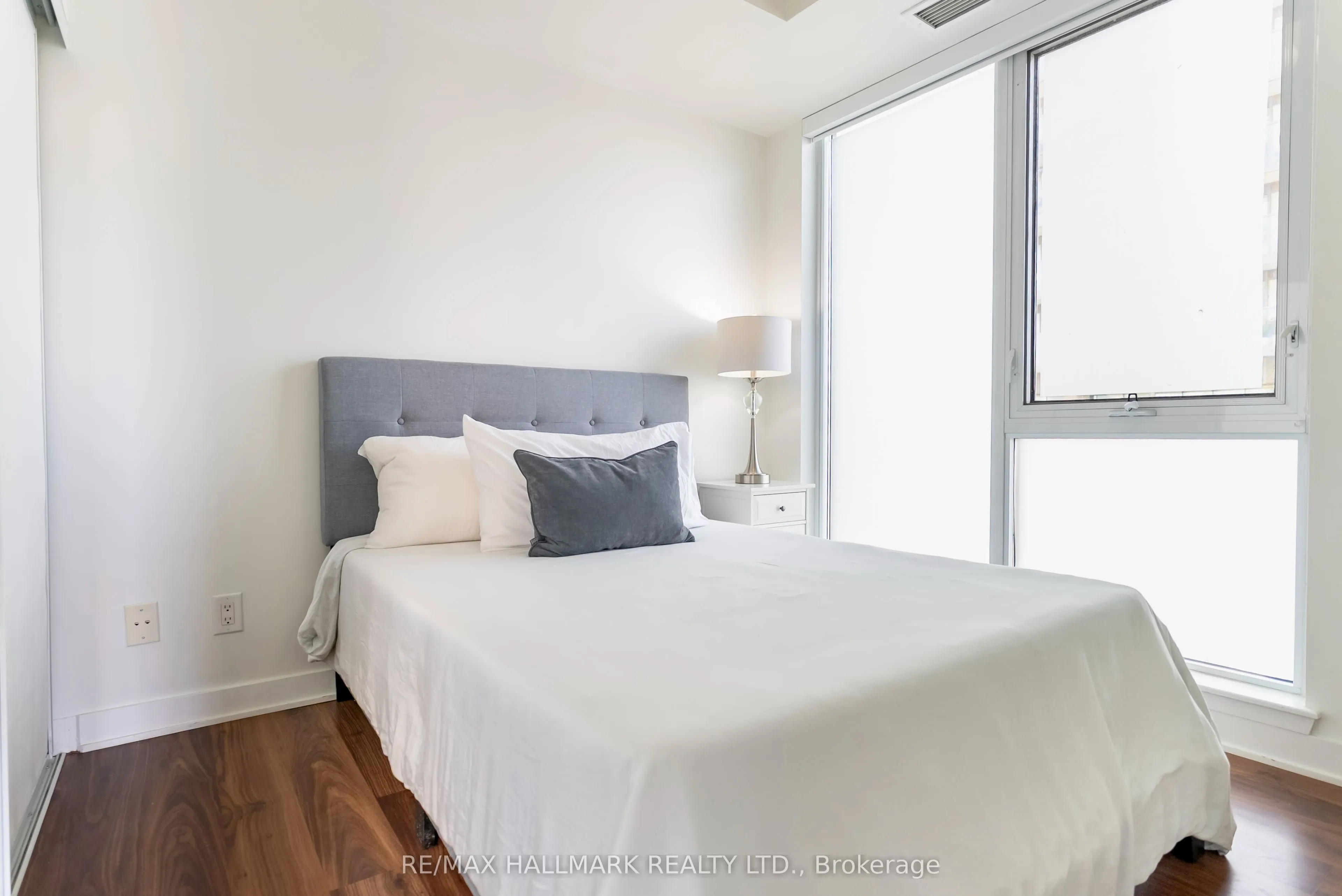 260 Sackville Street, #813