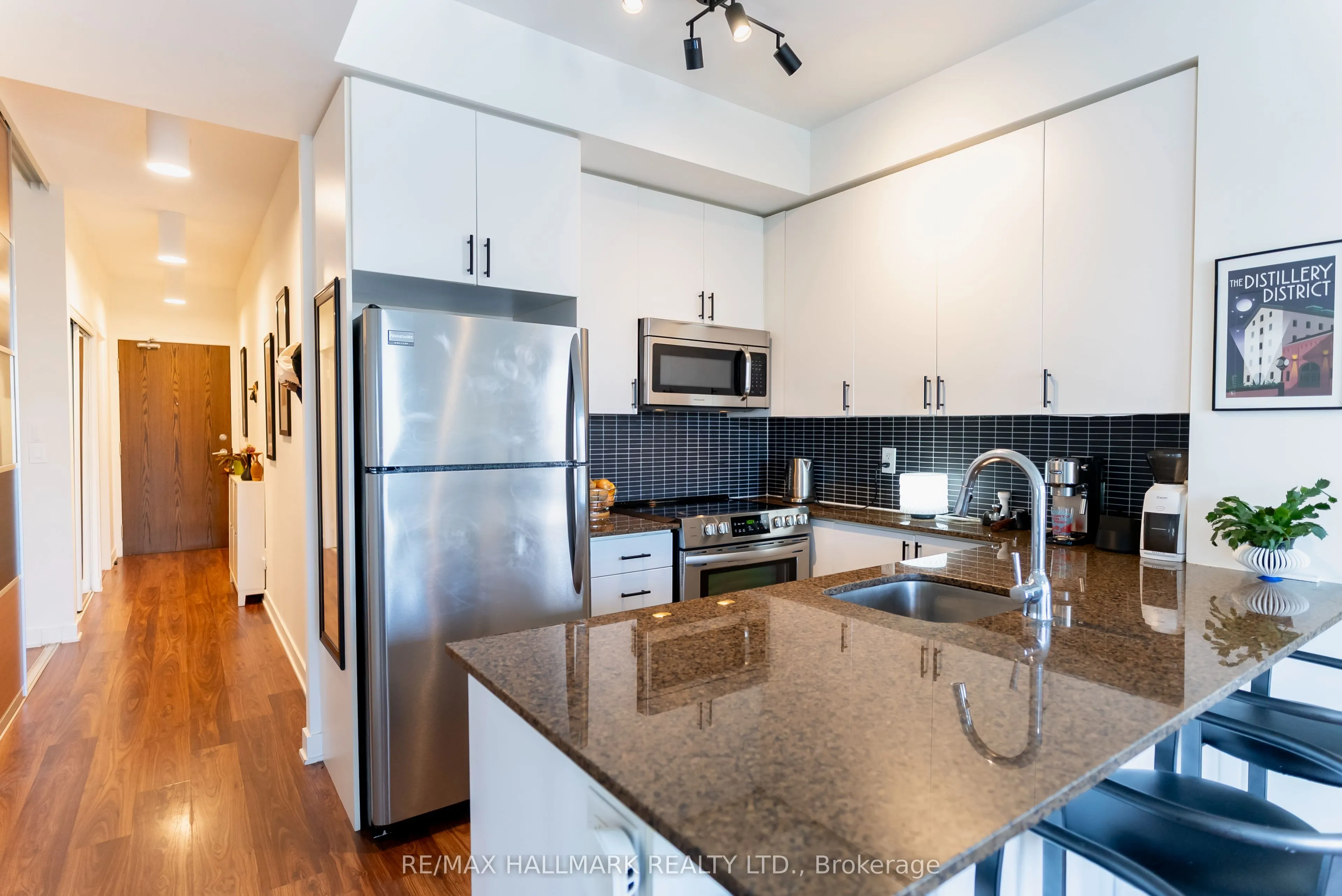 260 Sackville Street, #813