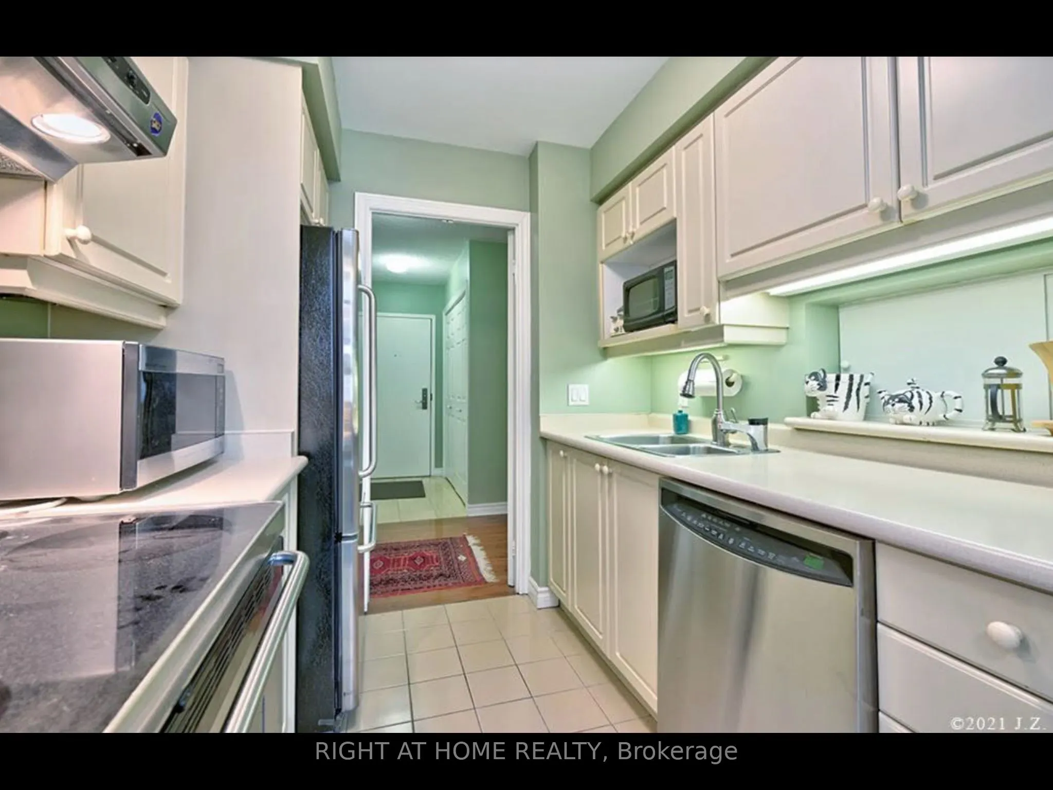 71 Simcoe Street, #705