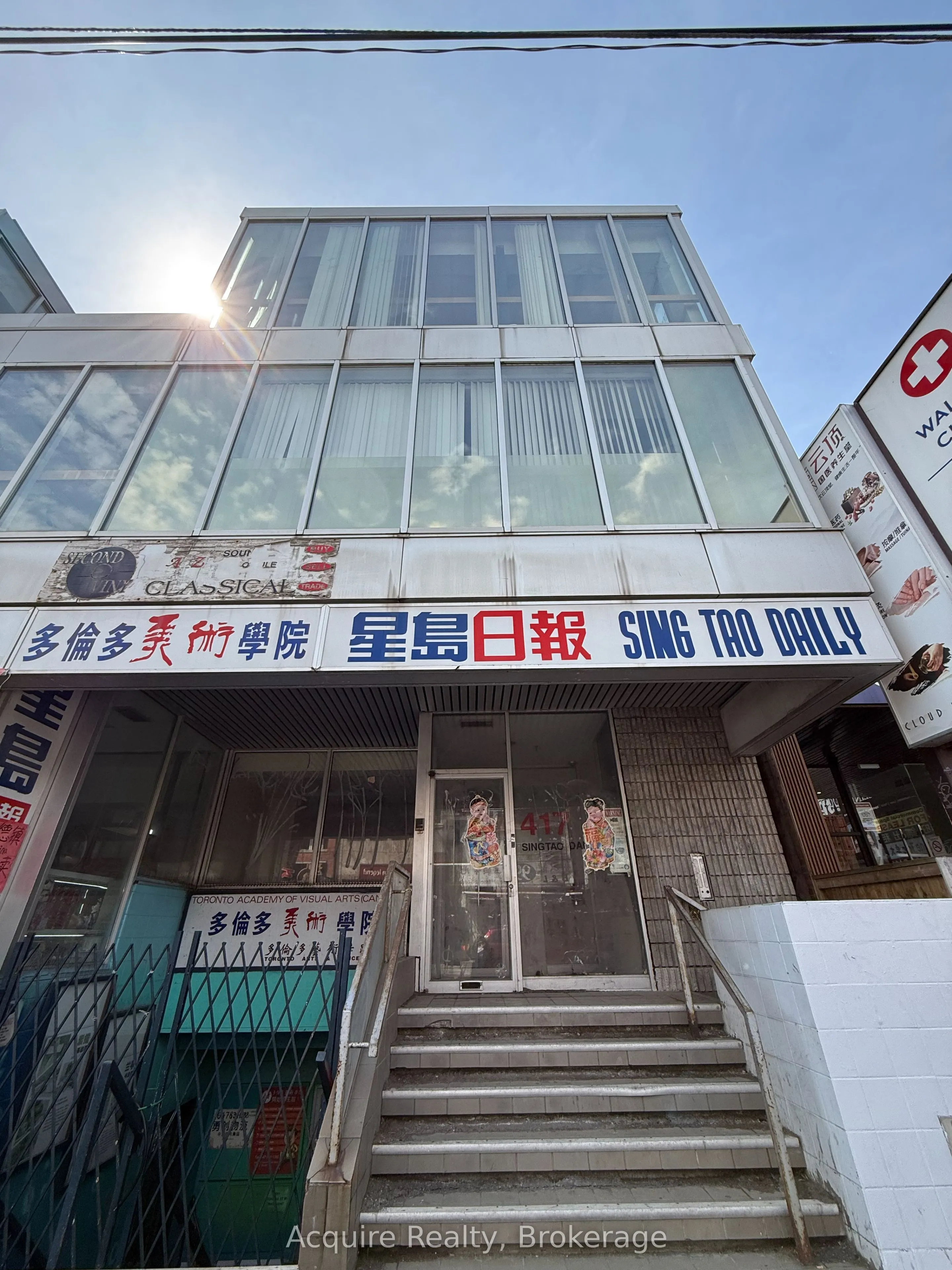 417 Dundas Street W