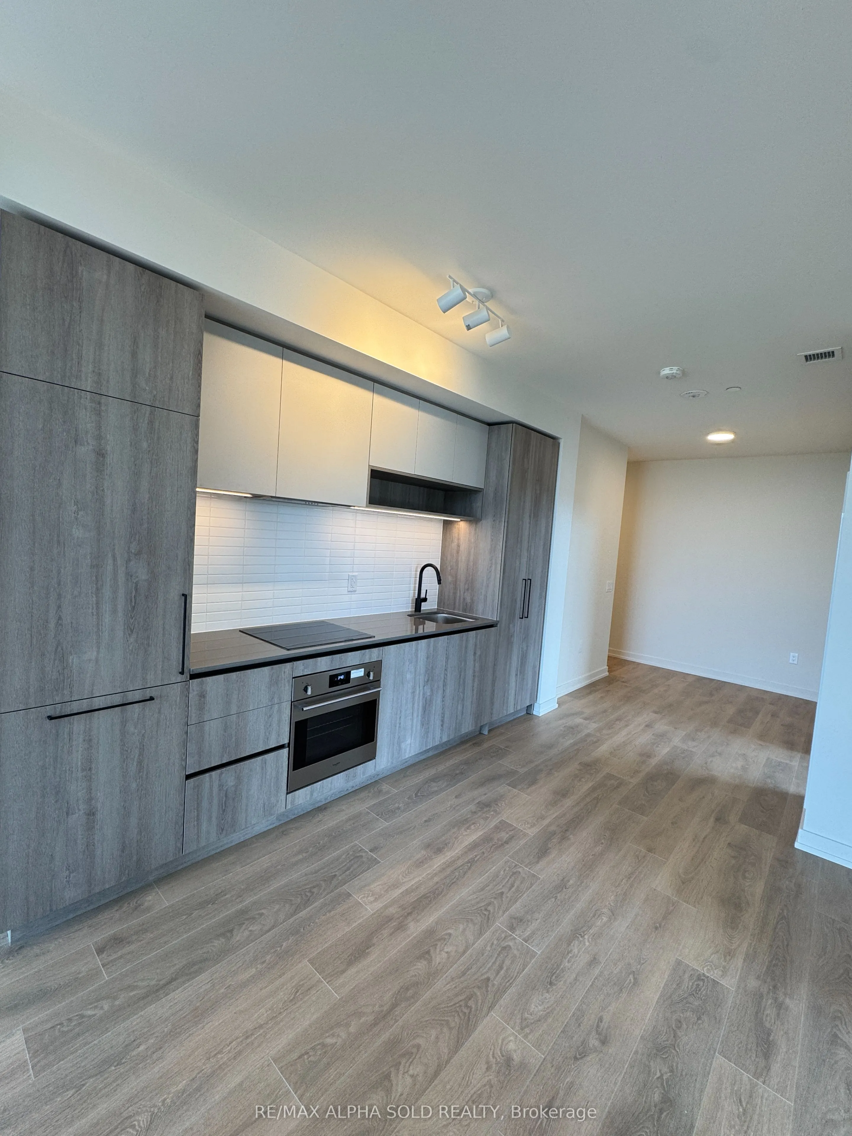 181 Sterling Road, #PH10
