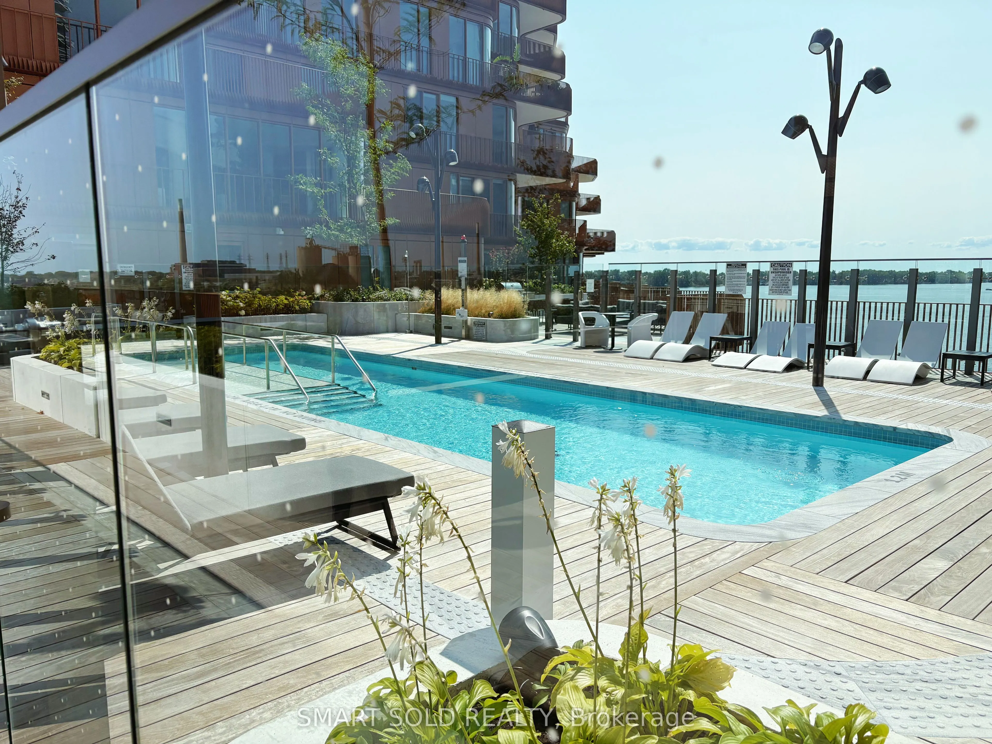 155 Merchants' Wharf, #423