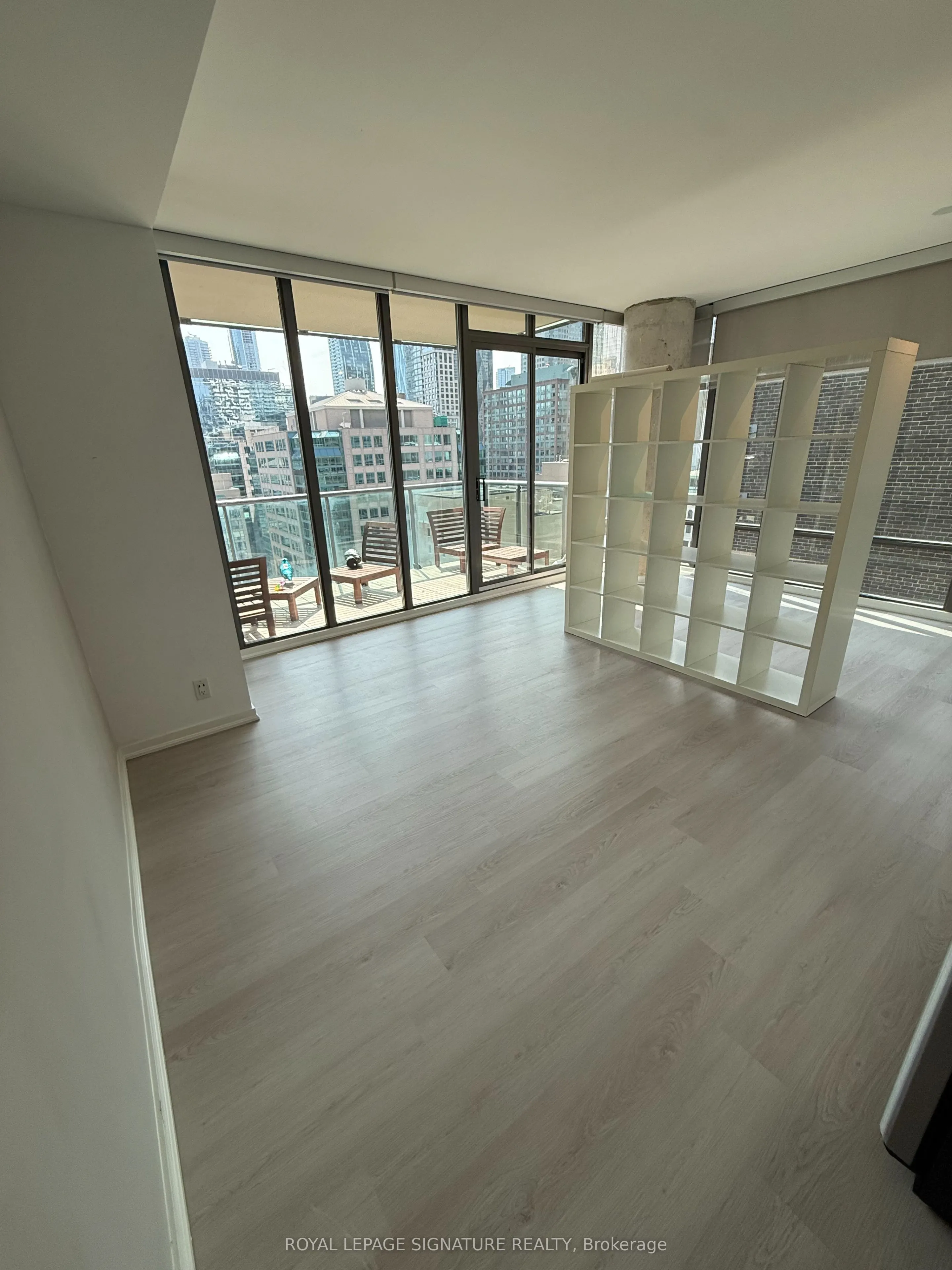 33 Lombard Street, #1802