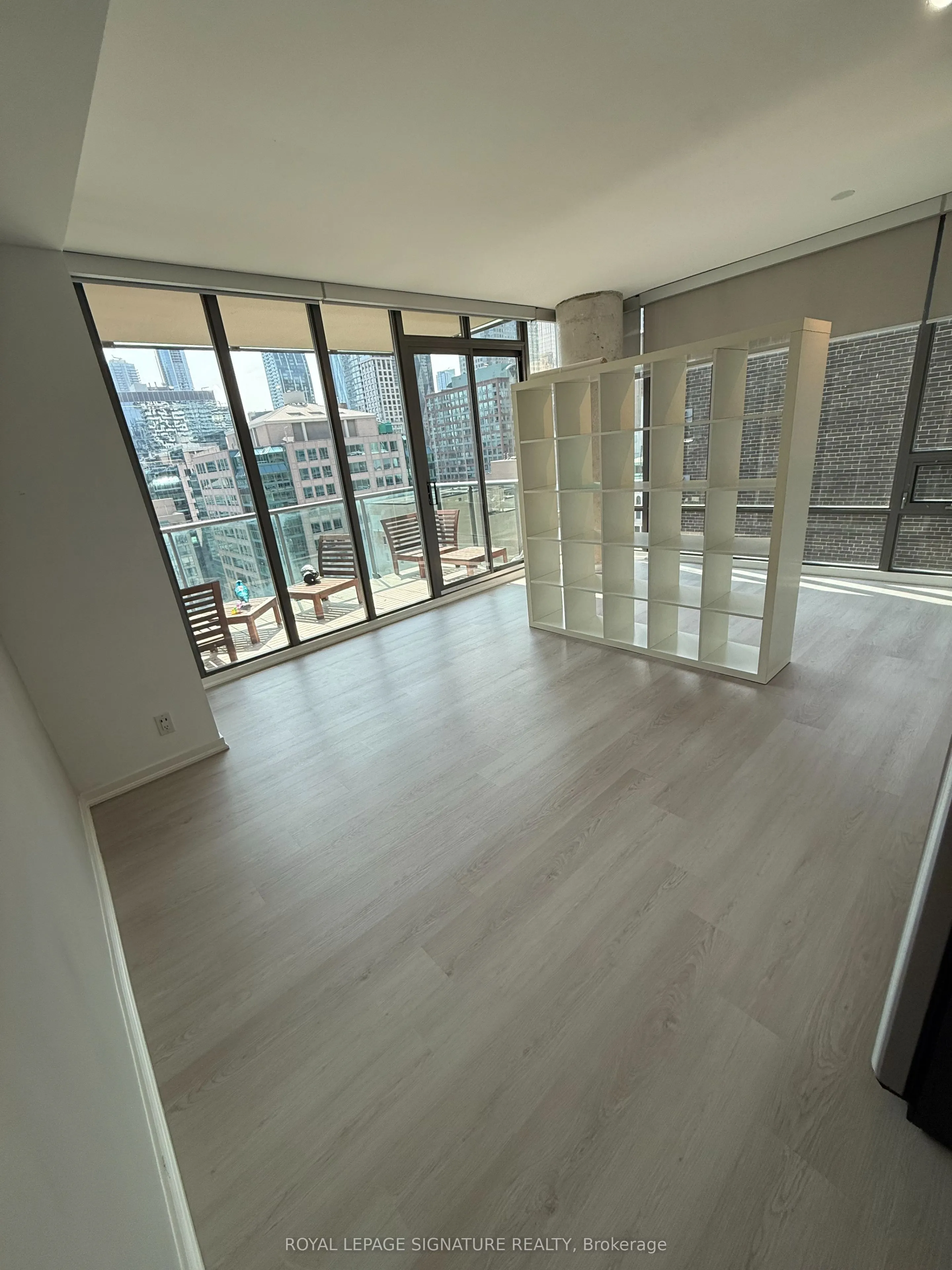 33 Lombard Street, #1802