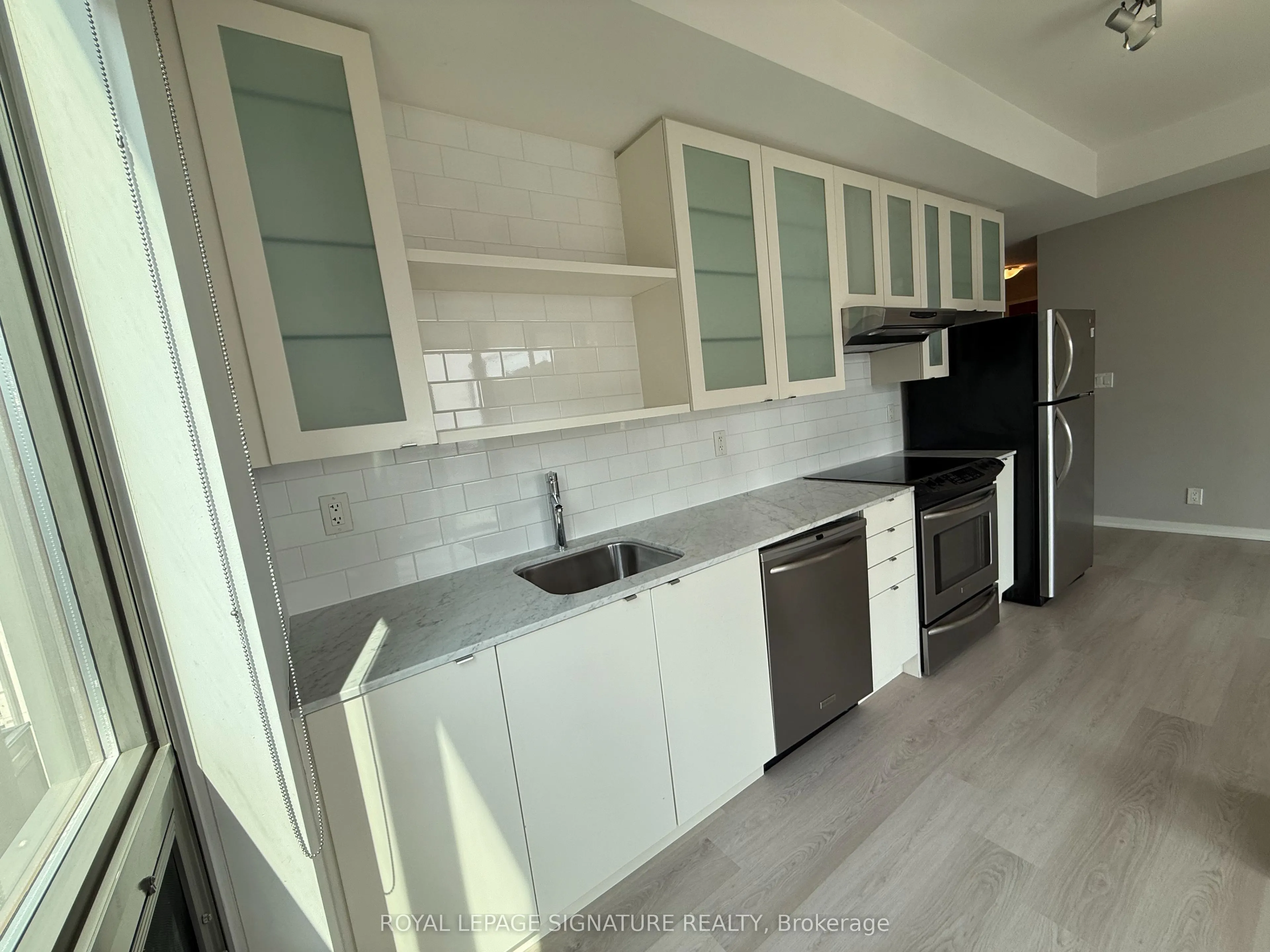 33 Lombard Street, #1802