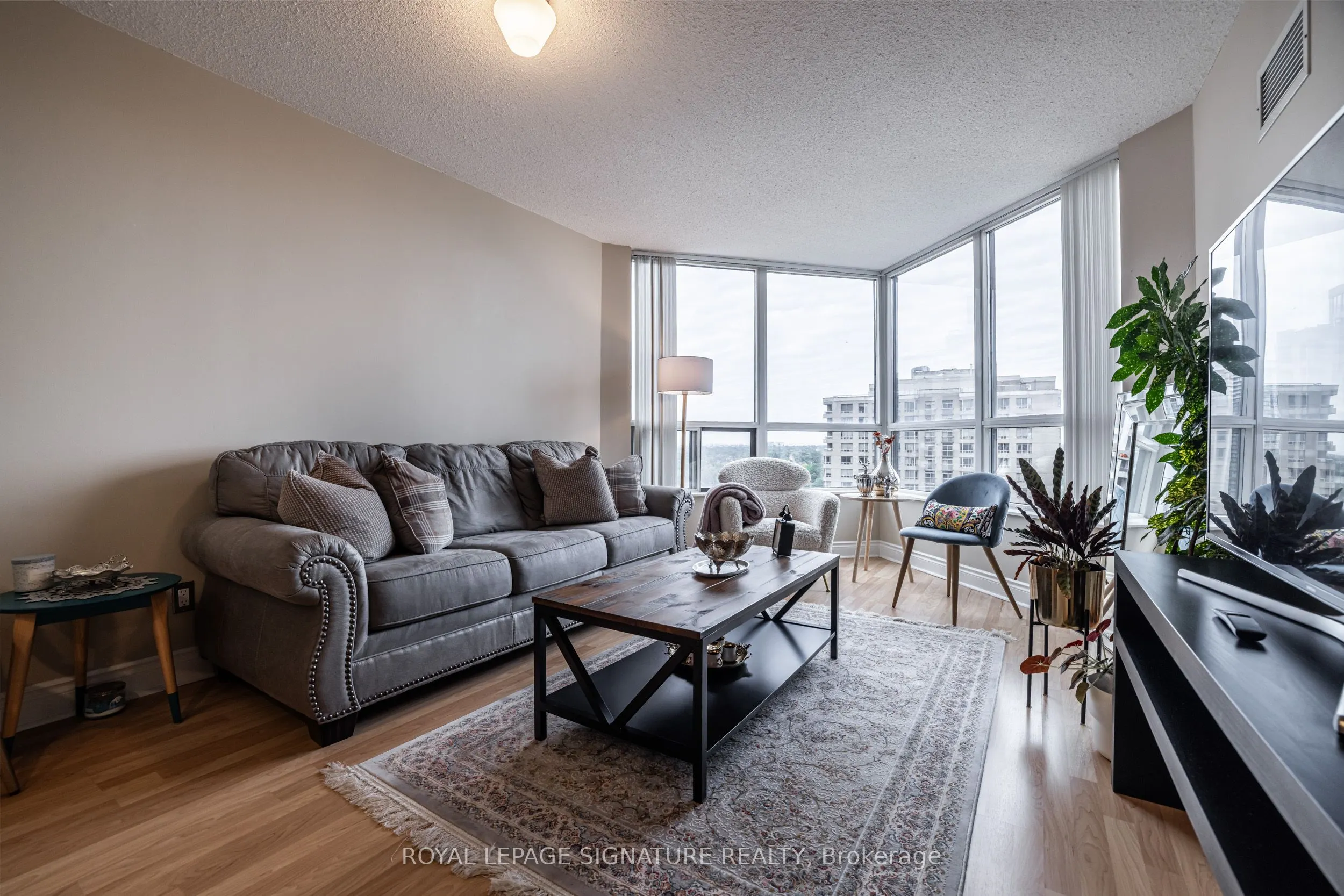 10 Northtown Way, #1806